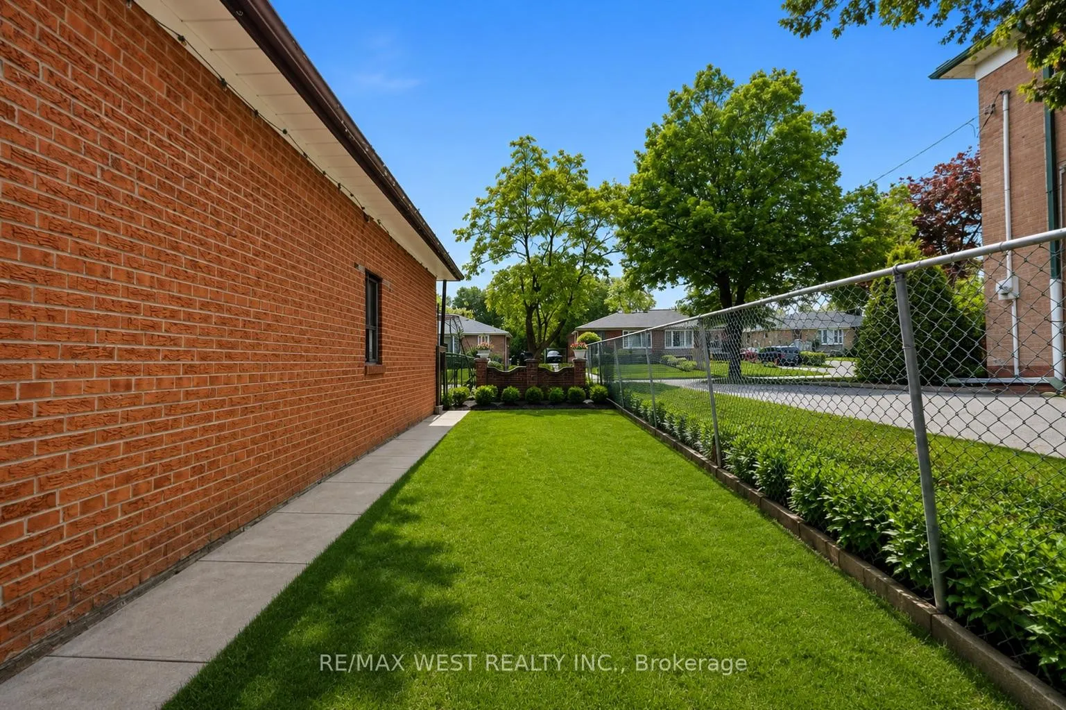 Photo 25 of 119 Benjamin Boulevard, Scarborough, Kennedy Park — HOMEH