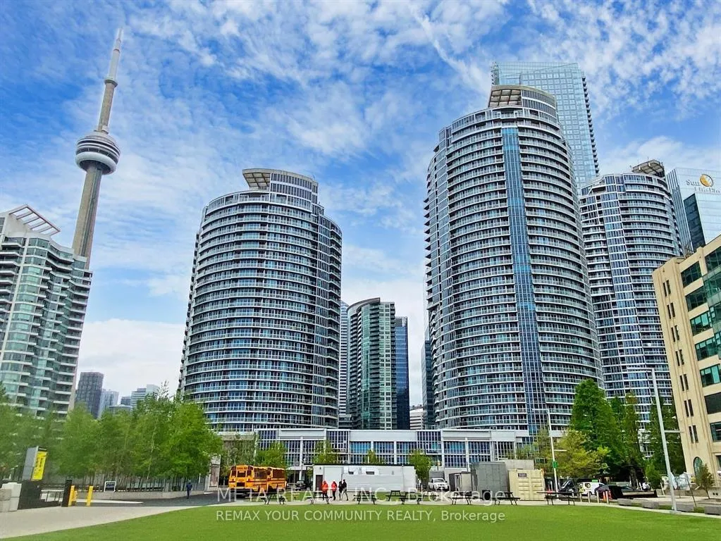 Photo 2 of Unit 803, 208 Queens Quay W, Toronto, Waterfront Communities — HOMEH