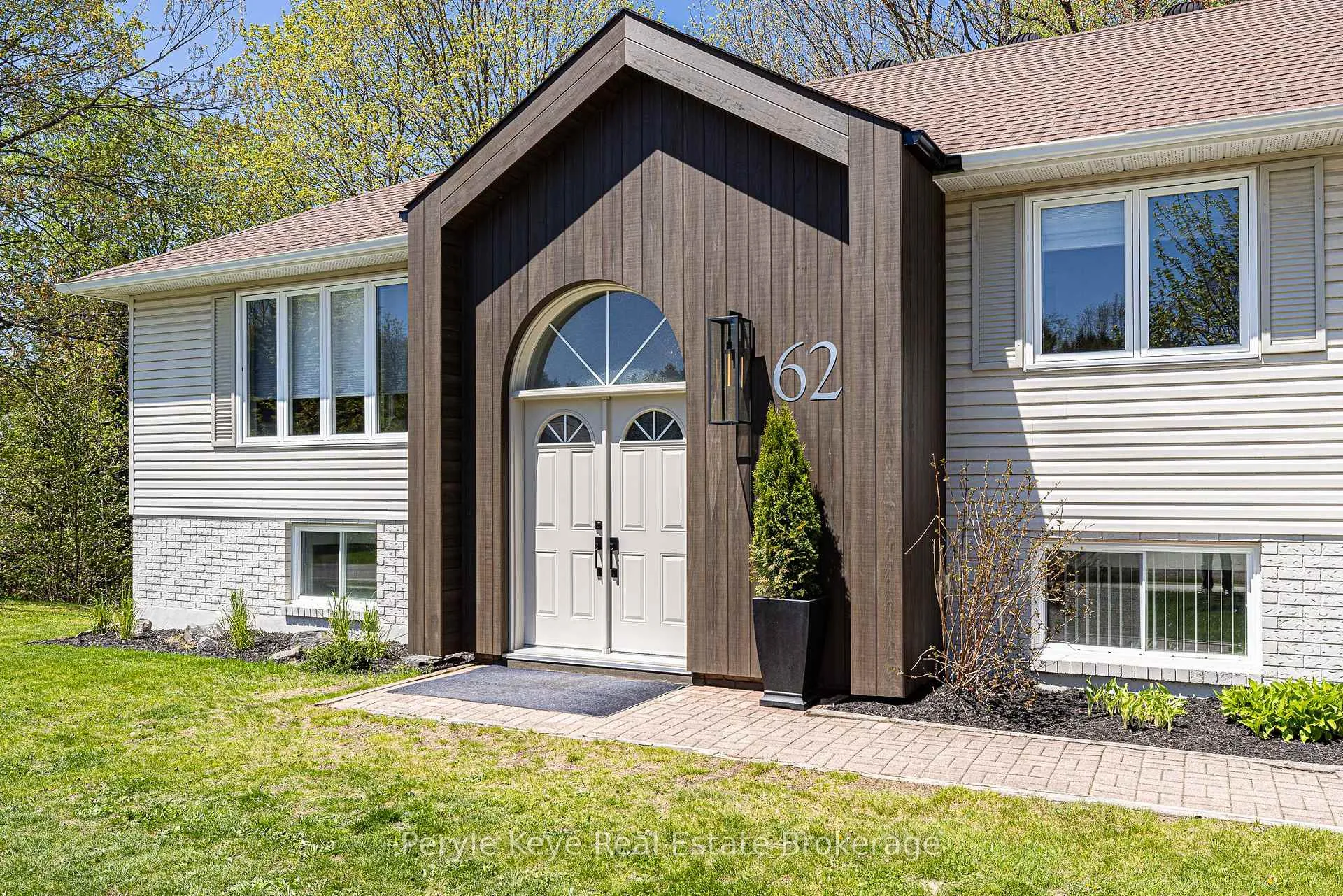 Photo 6 of 62 Glendale Road, Bracebridge, Monck (Bracebridge) — HOMEH