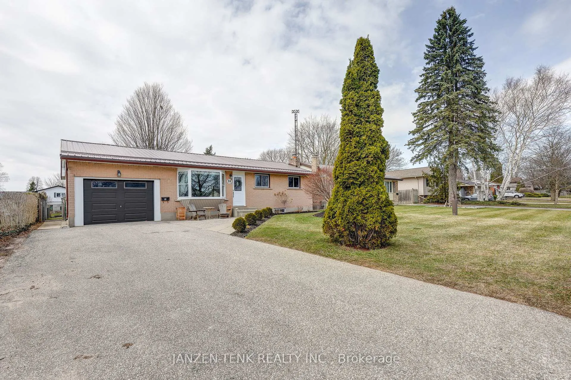 Photo 3 of 24 Centennial Avenue, Aylmer — HOMEH