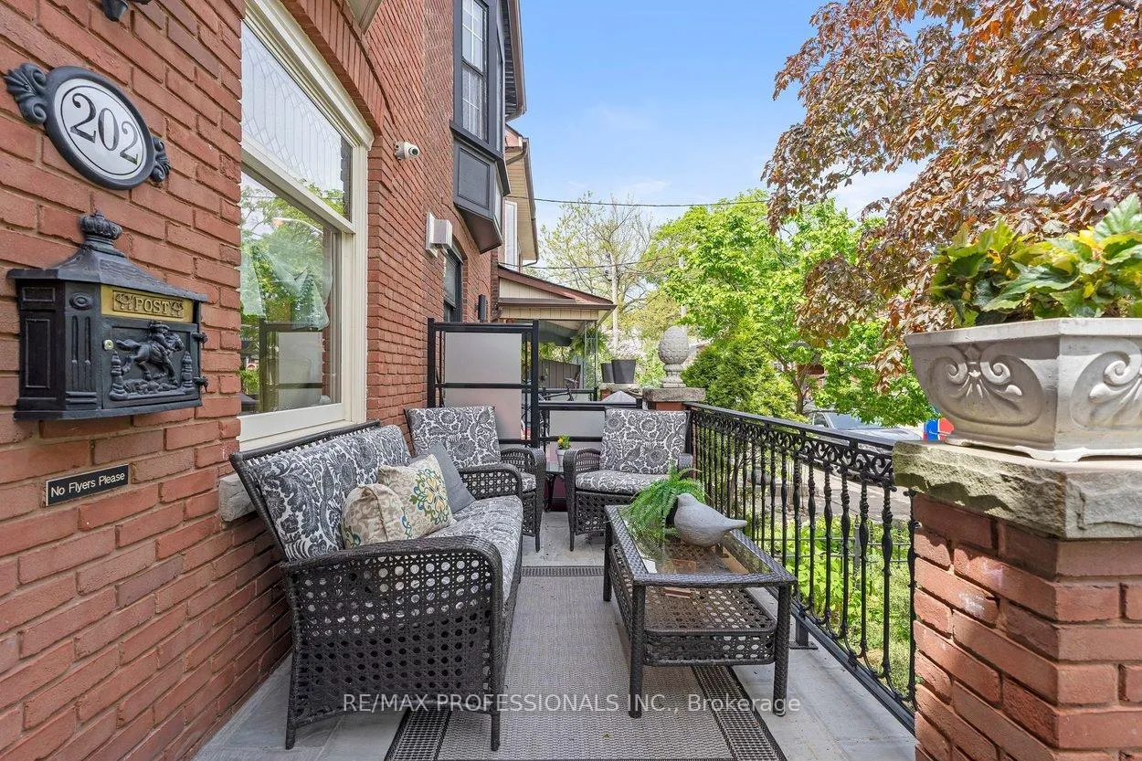 Photo 5 of 202 St Helen's Avenue, Toronto, Dufferin Grove — HOMEH