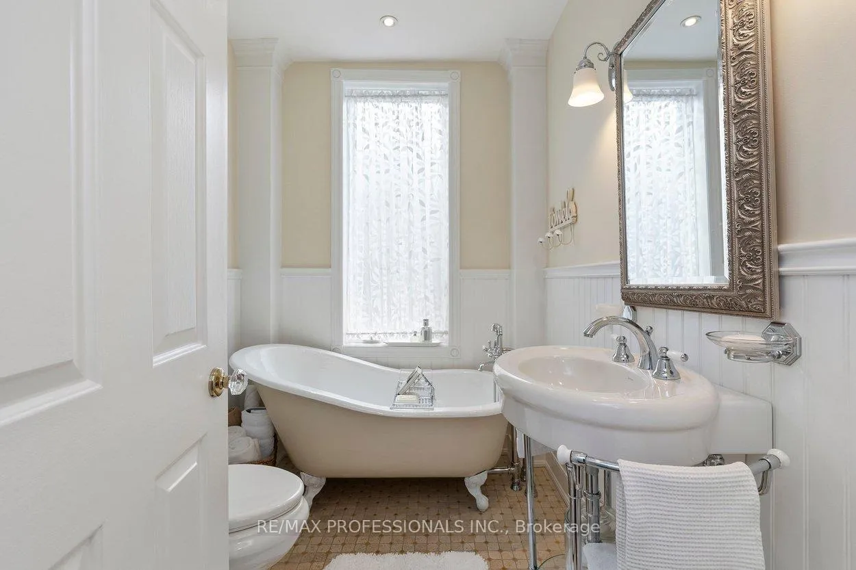 Photo 23 of 202 St Helen's Avenue, Toronto, Dufferin Grove — HOMEH