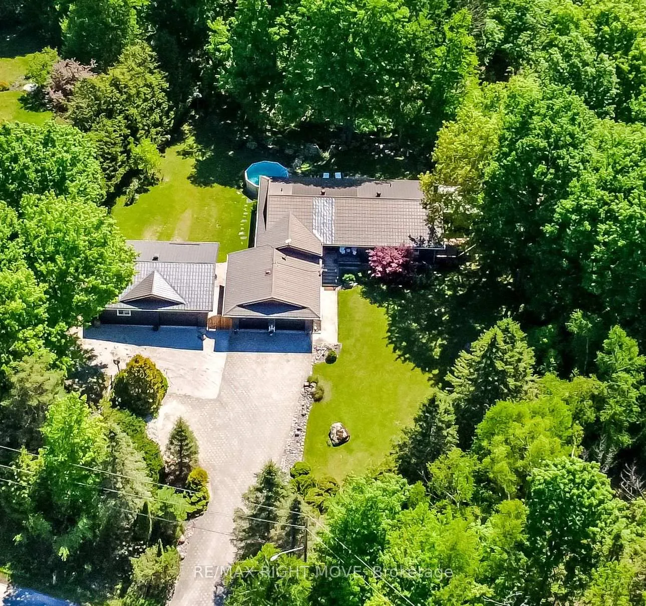 Front of 1220 Birchcliffe Crescent