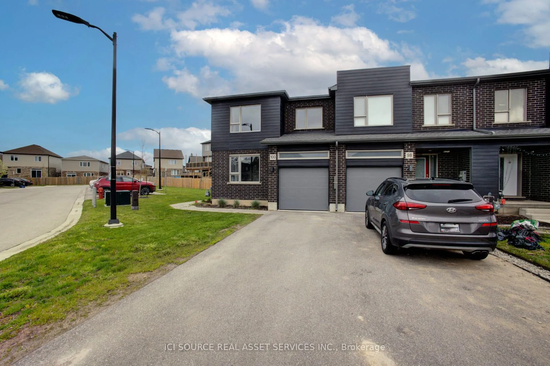 Photo 3 of 100 Pony Way, Kitchener — HOMEH