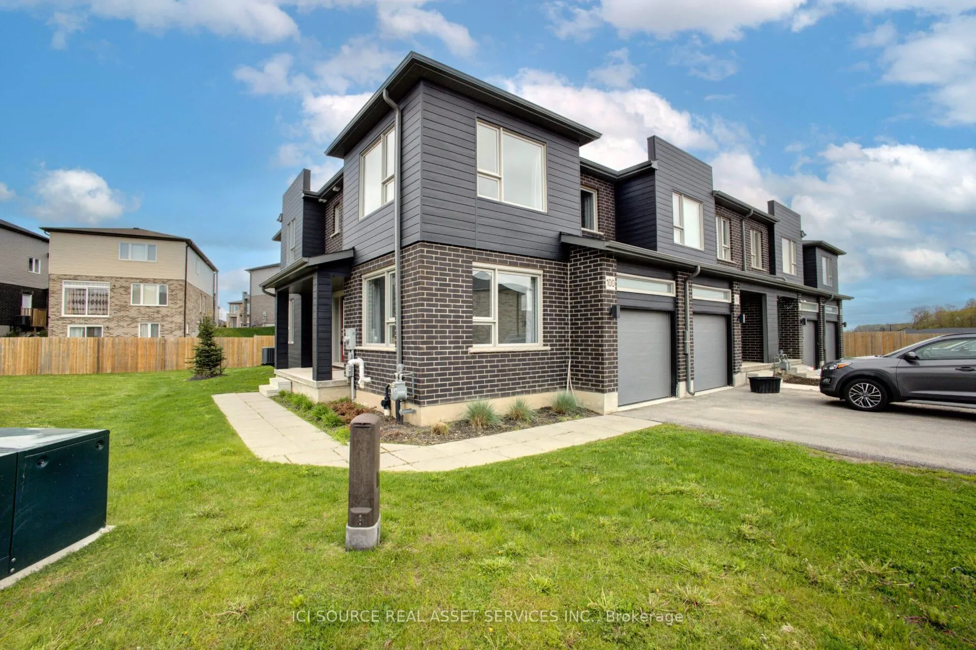Photo 4 of 100 Pony Way, Kitchener — HOMEH