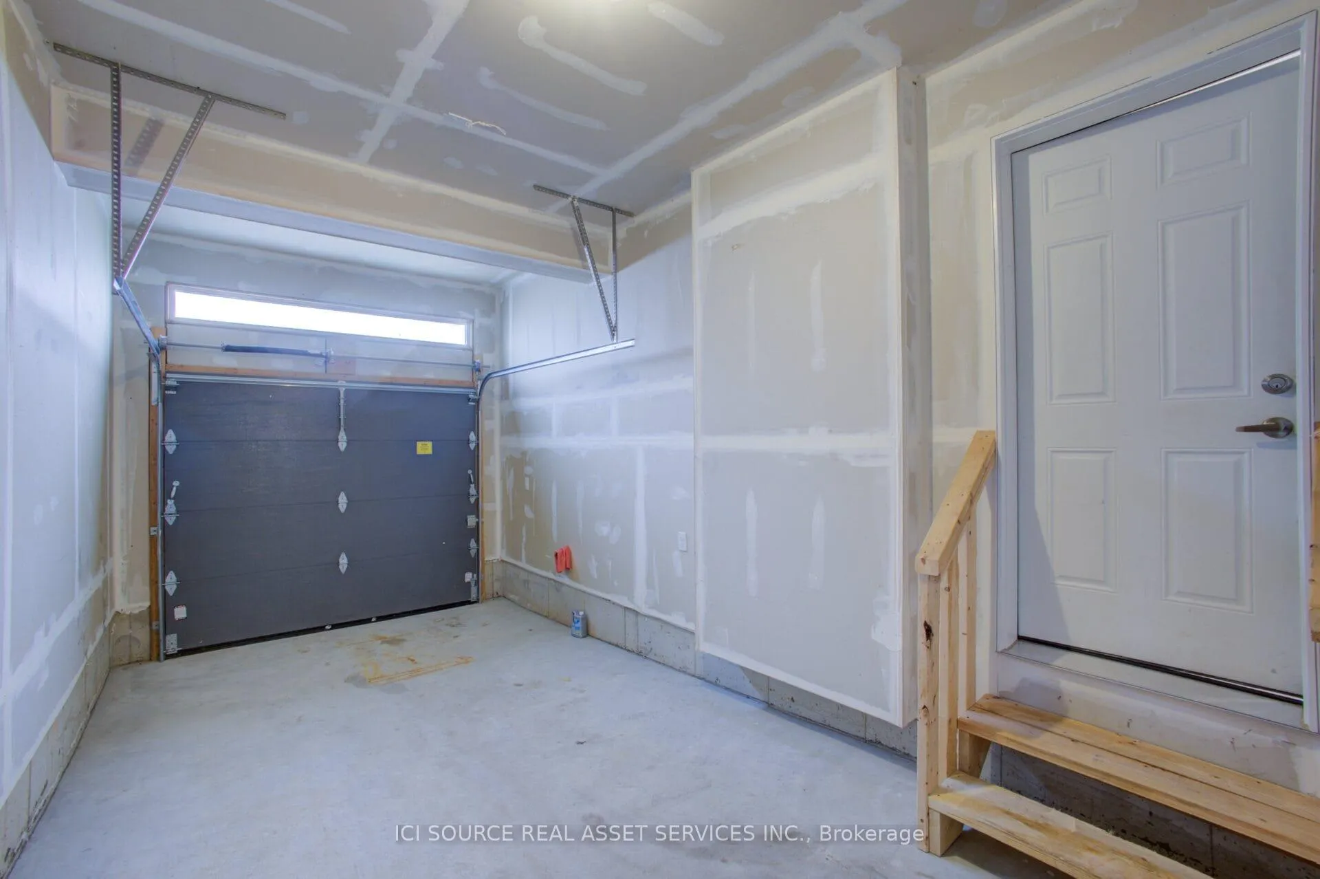 Photo 5 of 100 Pony Way, Kitchener — HOMEH