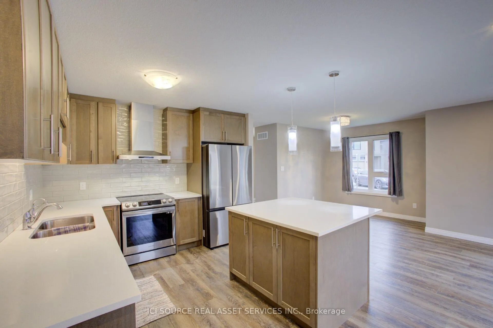 Photo 11 of 100 Pony Way, Kitchener — HOMEH