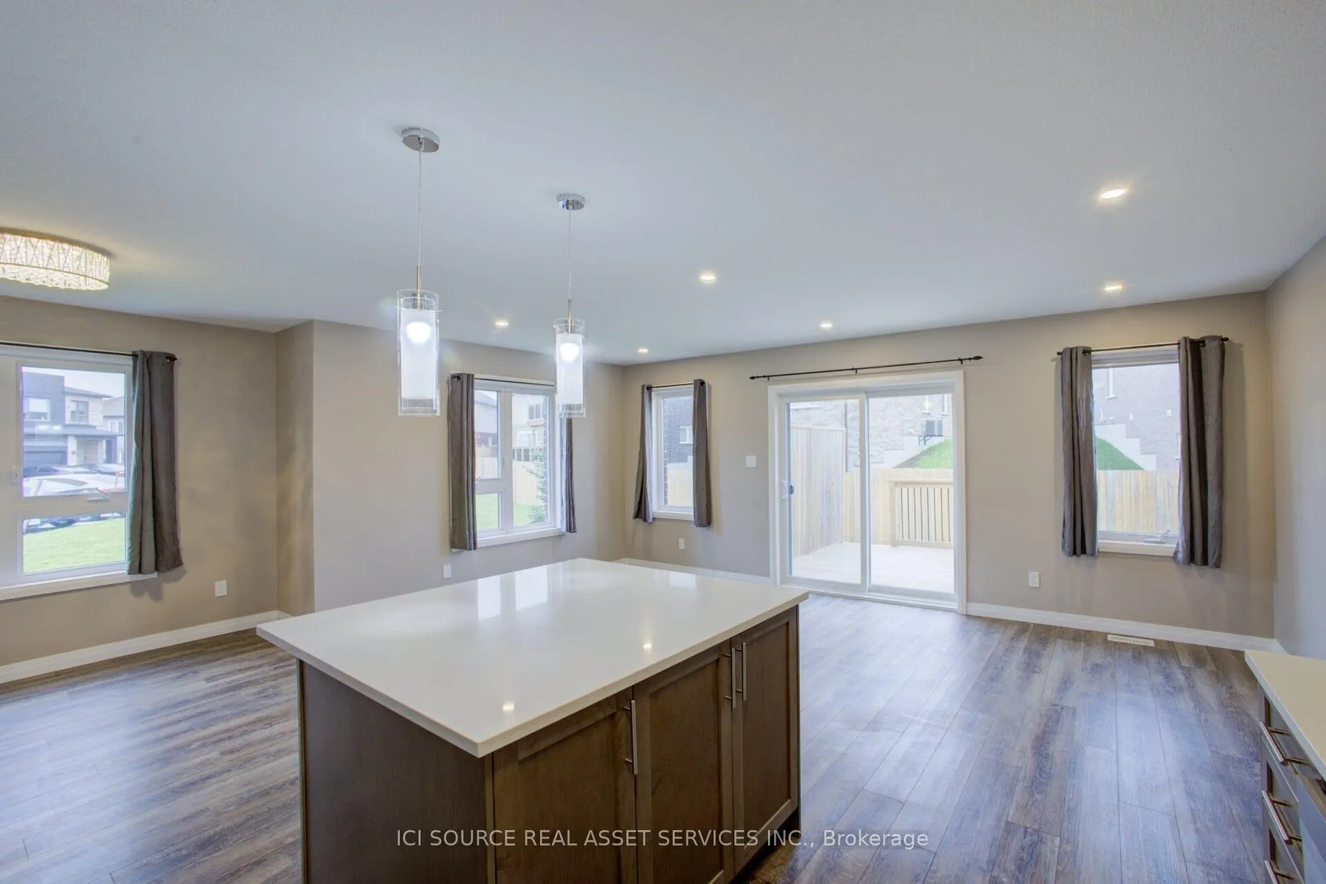 Photo 12 of 100 Pony Way, Kitchener — HOMEH