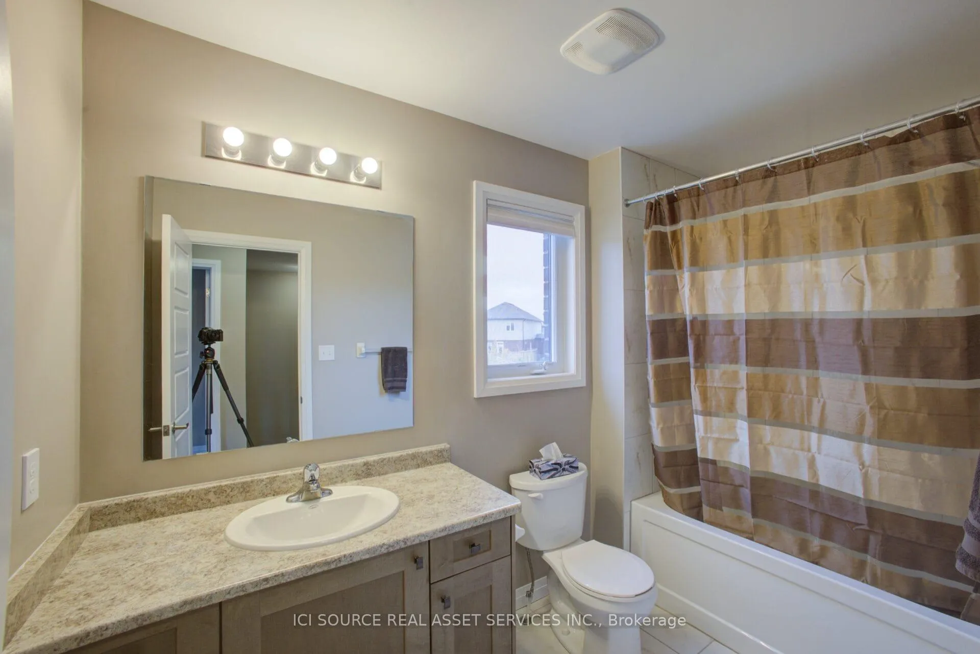 Photo 16 of 100 Pony Way, Kitchener — HOMEH