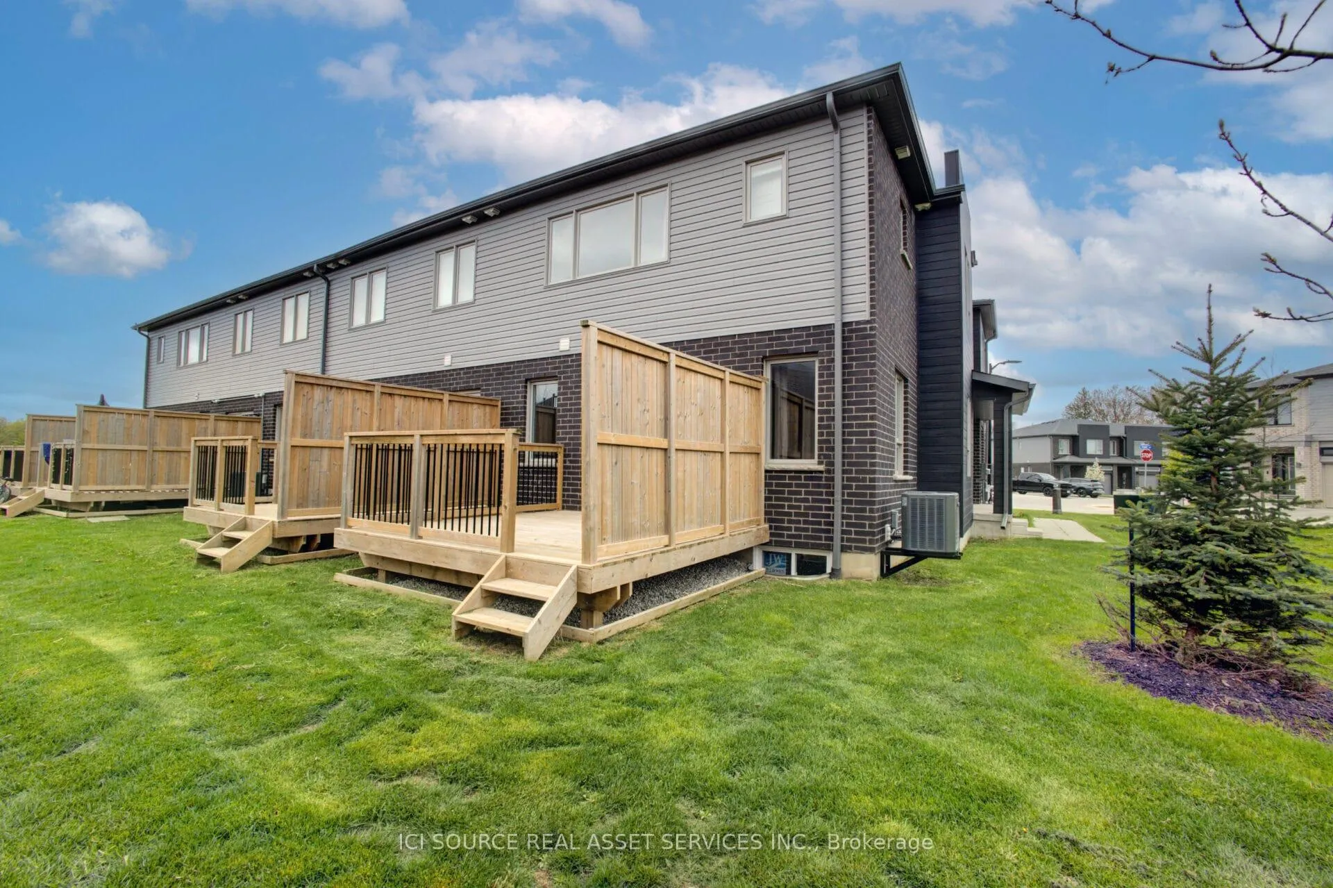 Photo 30 of 100 Pony Way, Kitchener — HOMEH