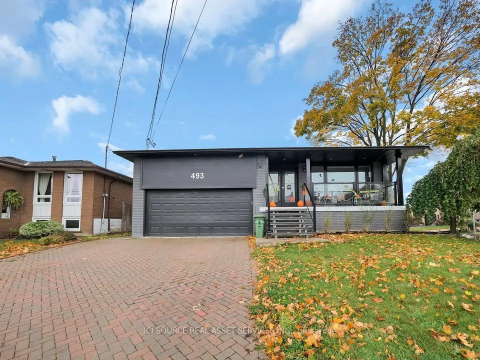 Front of Unit B, 493 Queen Victoria Drive