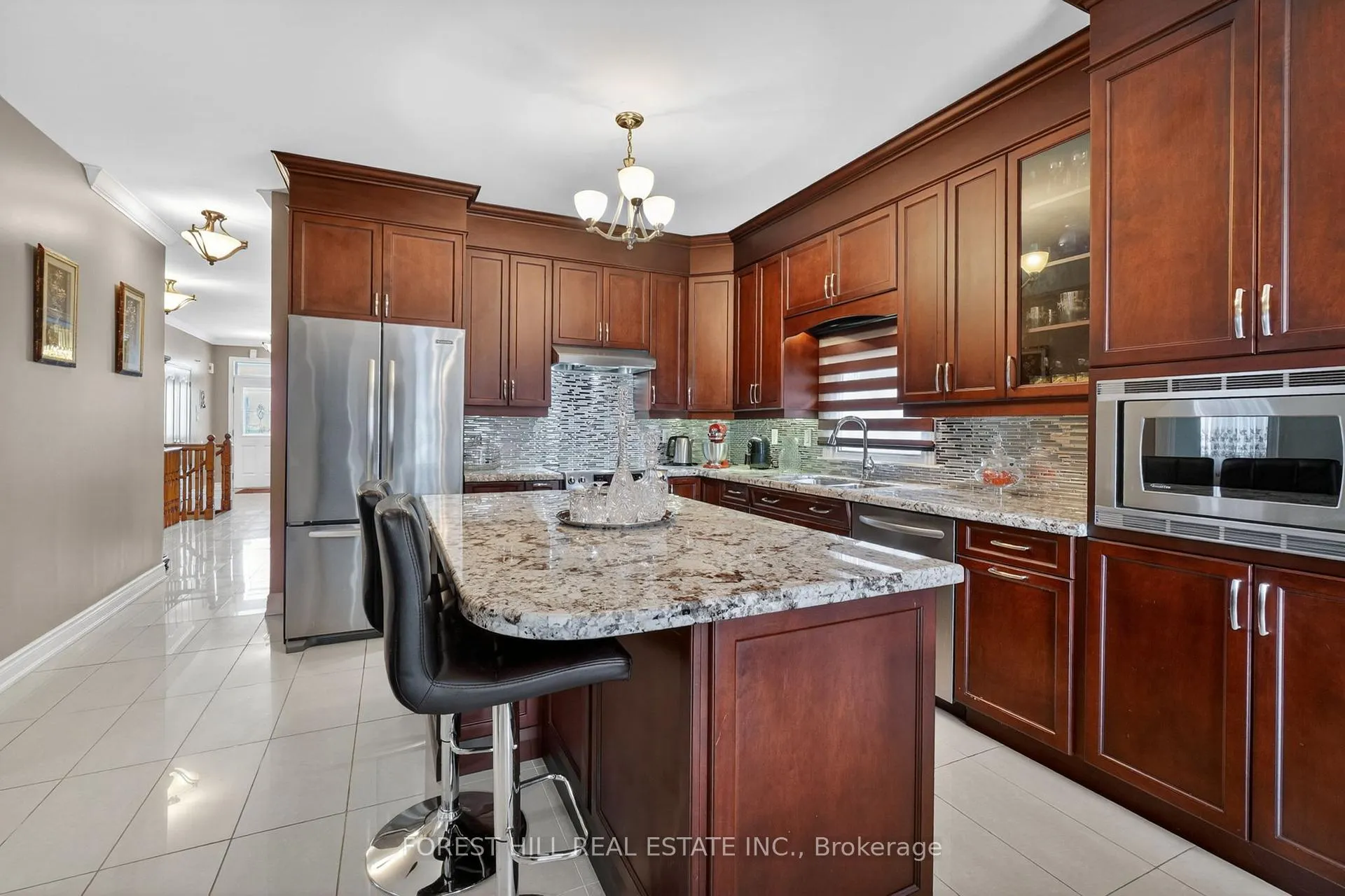Photo 7 of Unit 17, 17 Amalfi Court, Vaughan, West Woodbridge — HOMEH