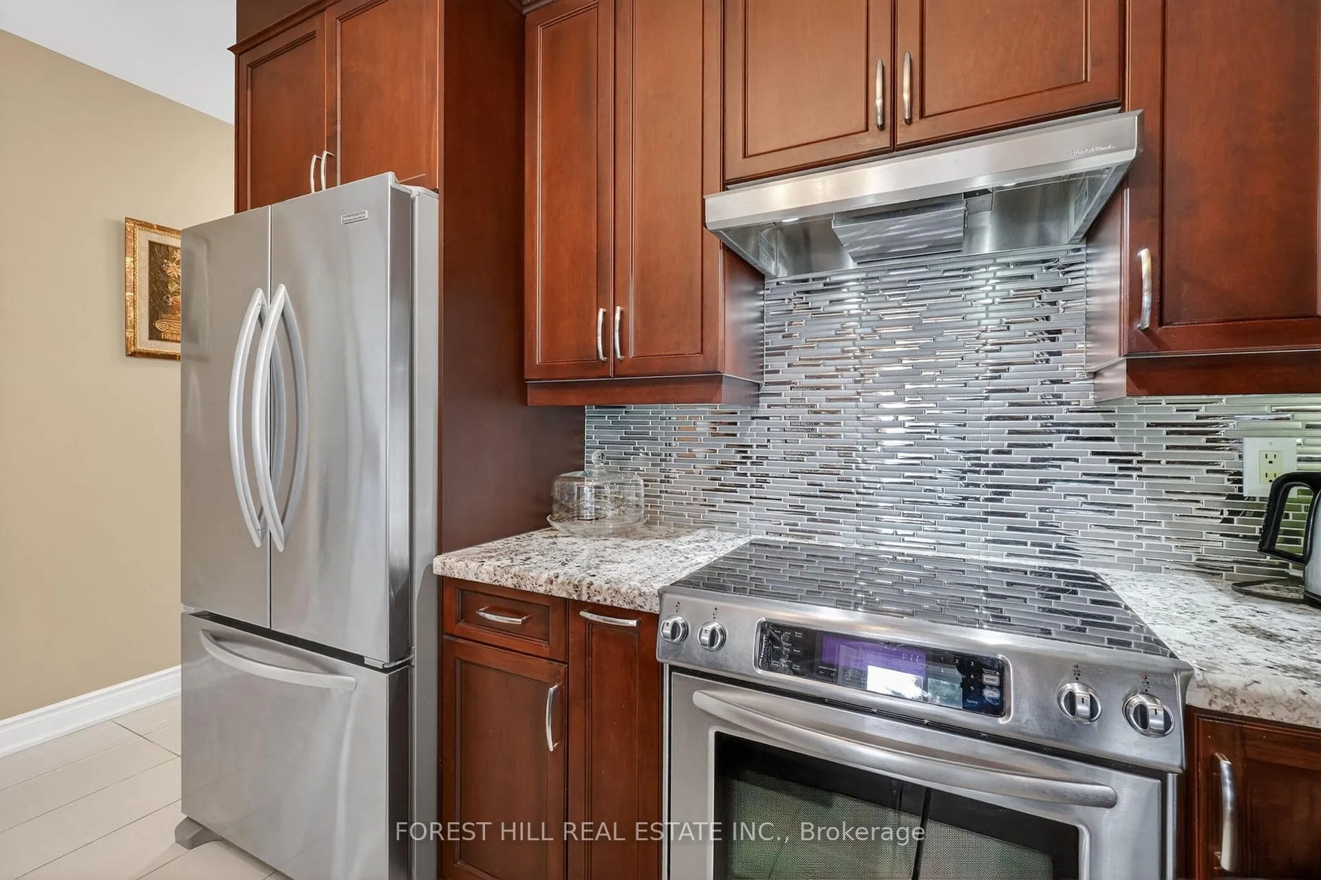 Photo 8 of Unit 17, 17 Amalfi Court, Vaughan, West Woodbridge — HOMEH