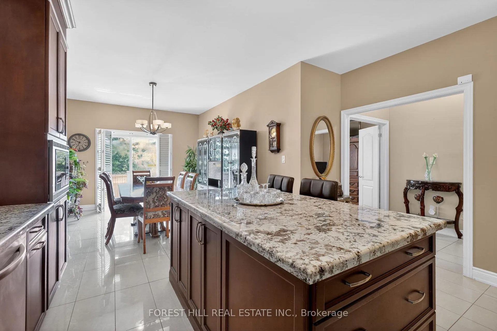 Photo 9 of Unit 17, 17 Amalfi Court, Vaughan, West Woodbridge — HOMEH