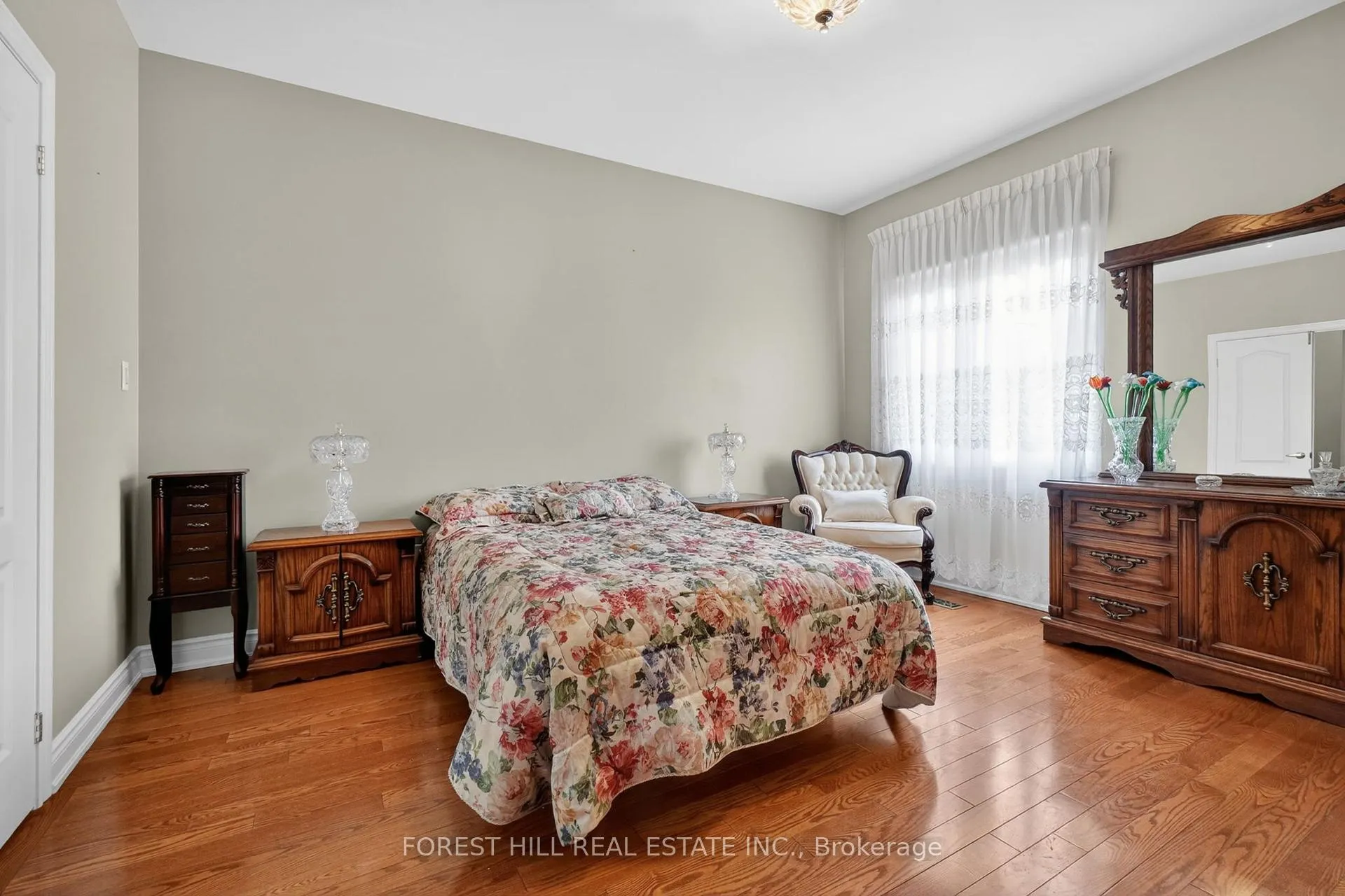 Photo 11 of Unit 17, 17 Amalfi Court, Vaughan, West Woodbridge — HOMEH