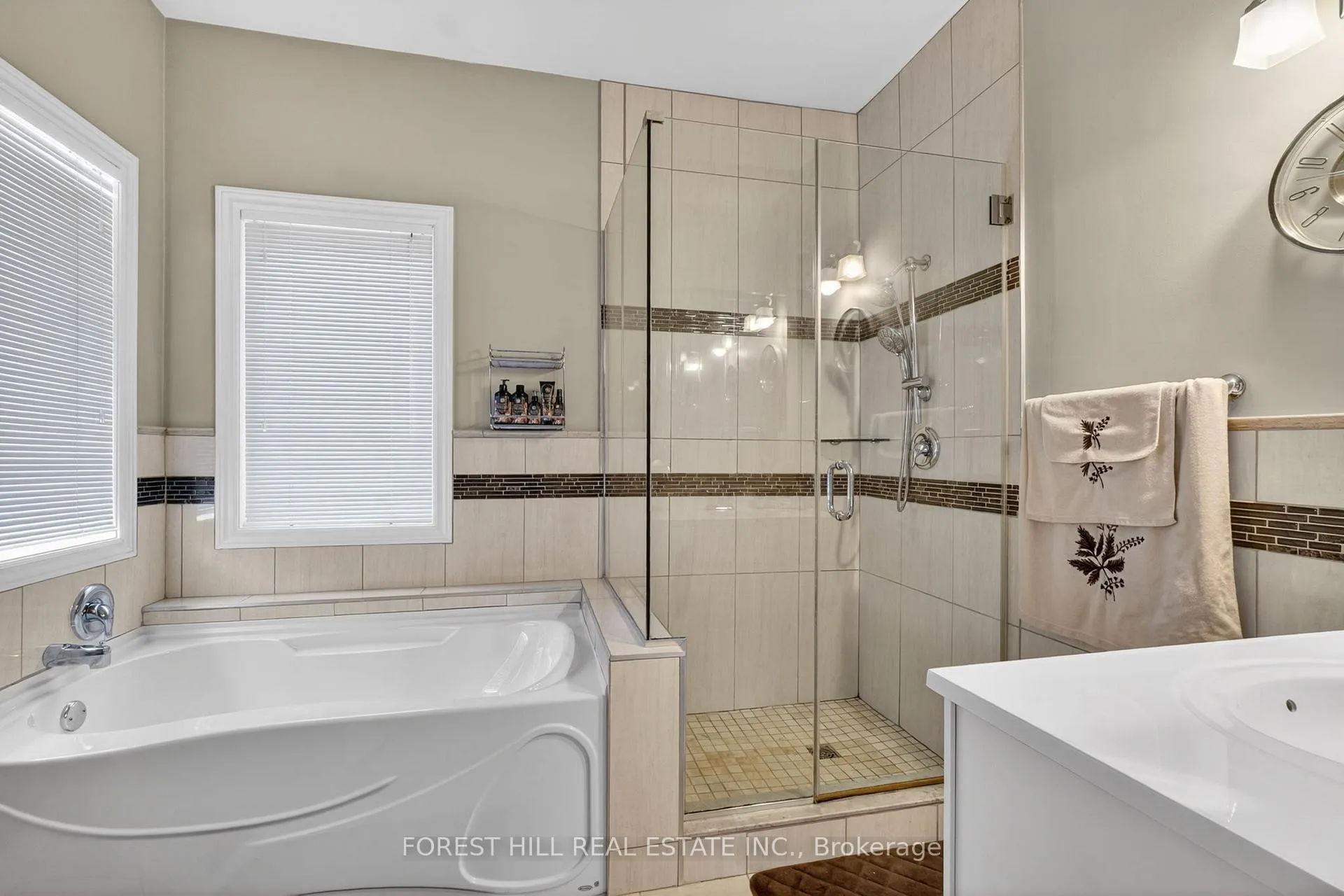 Photo 12 of Unit 17, 17 Amalfi Court, Vaughan, West Woodbridge — HOMEH