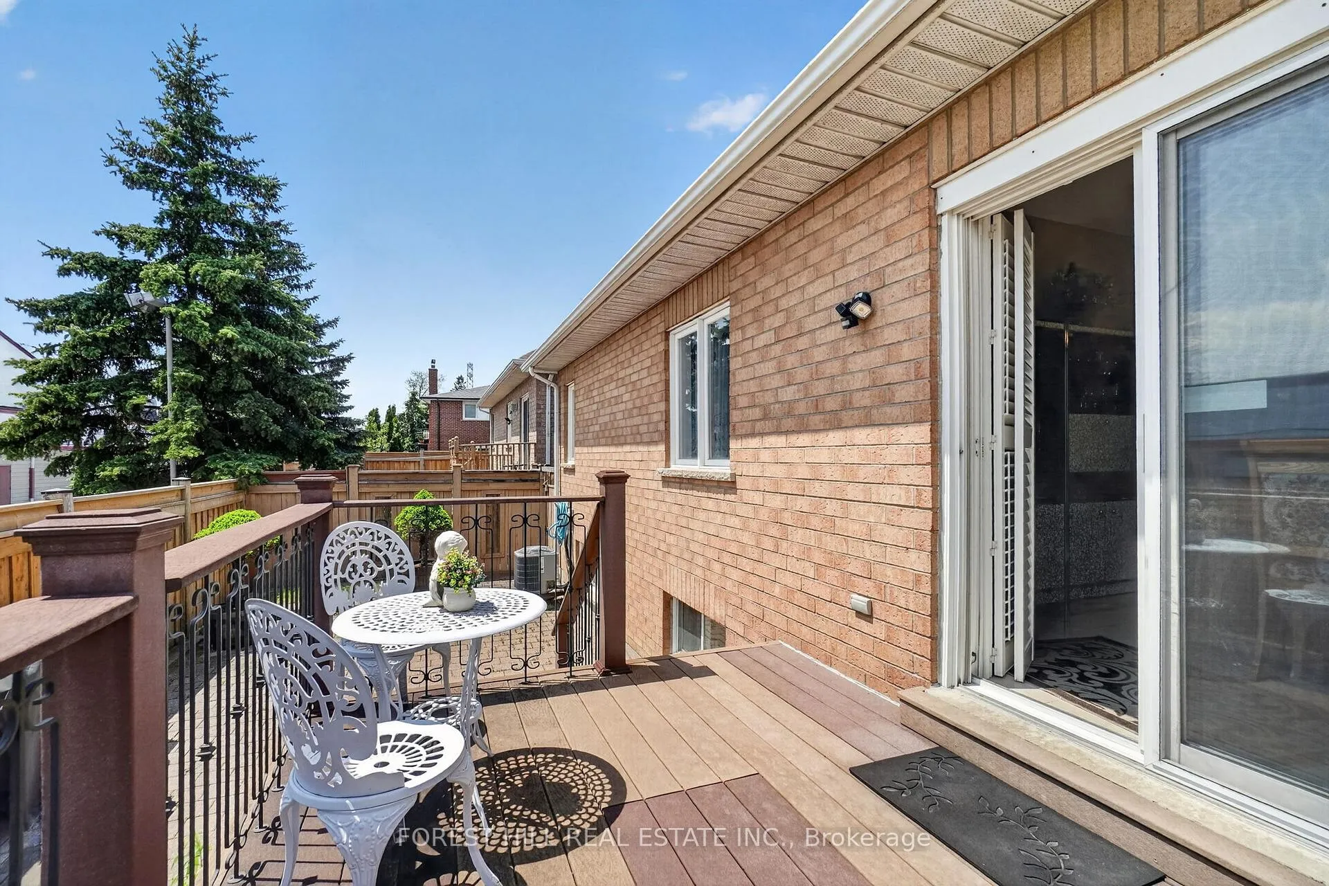 Photo 24 of Unit 17, 17 Amalfi Court, Vaughan, West Woodbridge — HOMEH