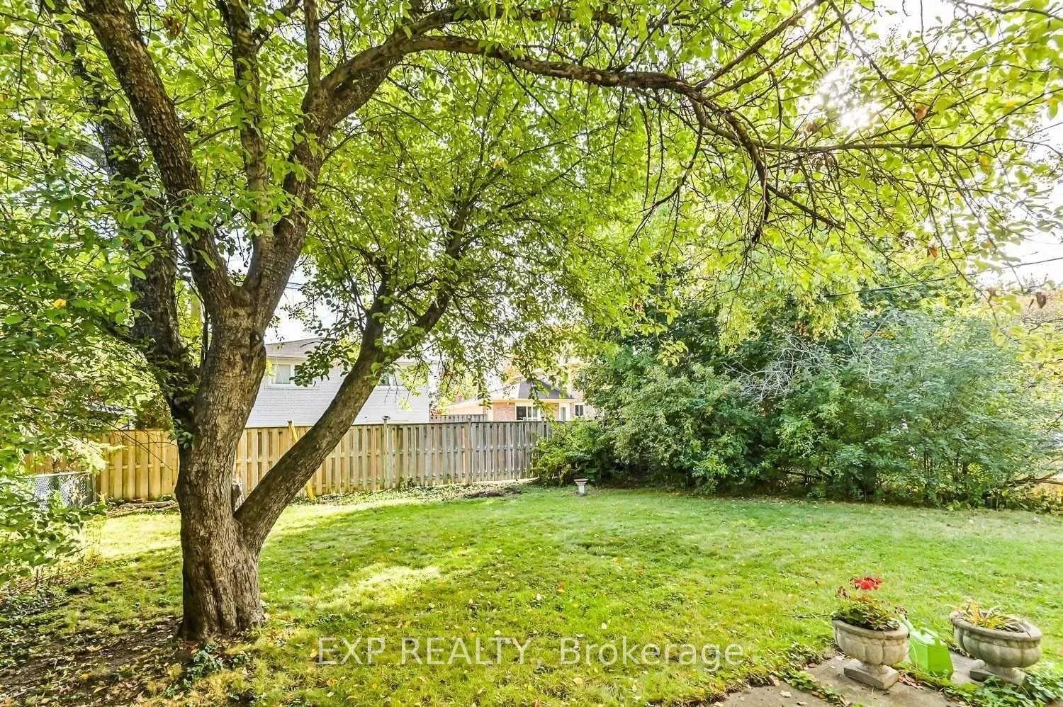 Photo 10 of 23 Markhaven Road, Markham, Unionville — HOMEH
