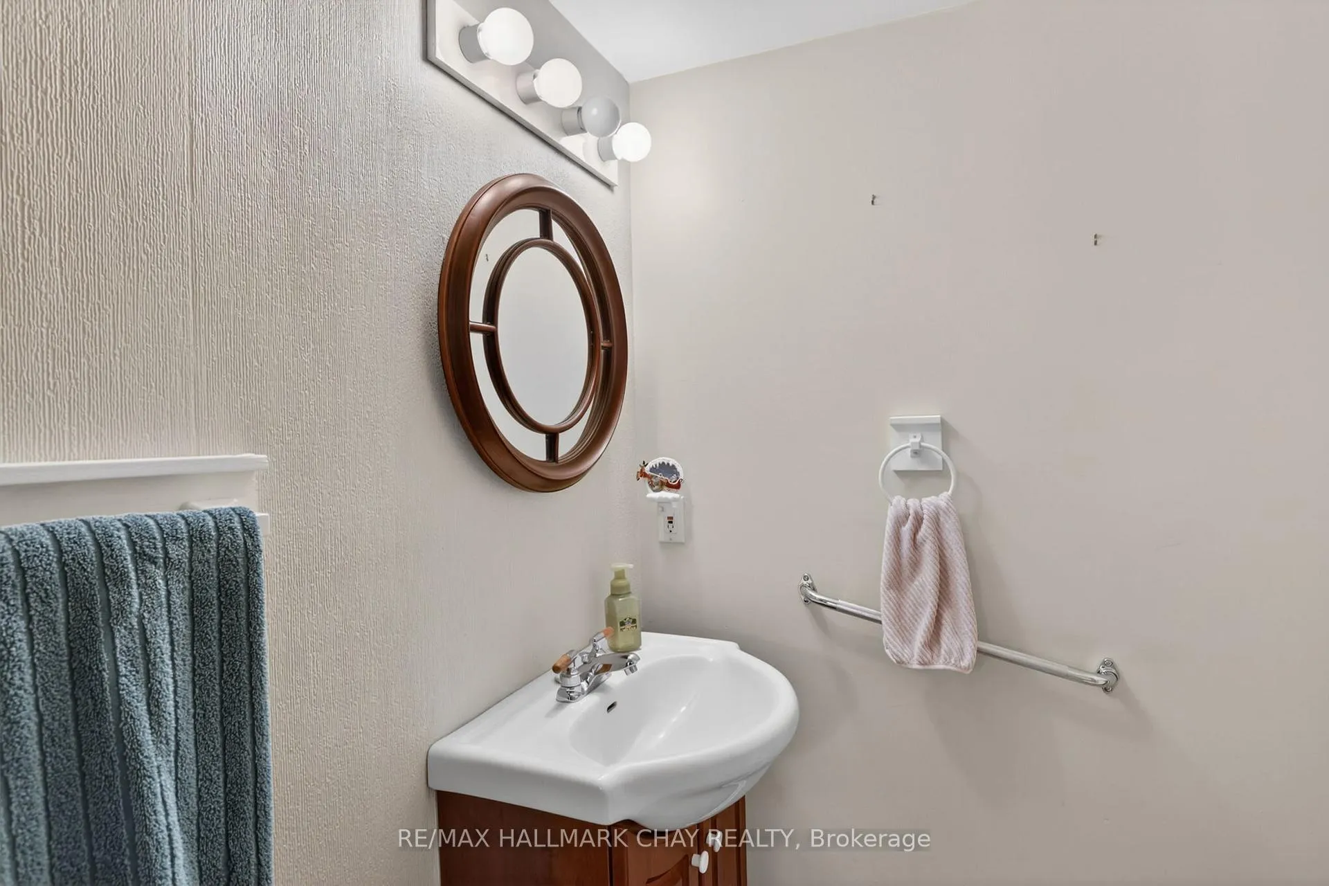 Photo 12 of Unit 34, 77 Mill Street E, New Tecumseth, Tottenham — HOMEH
