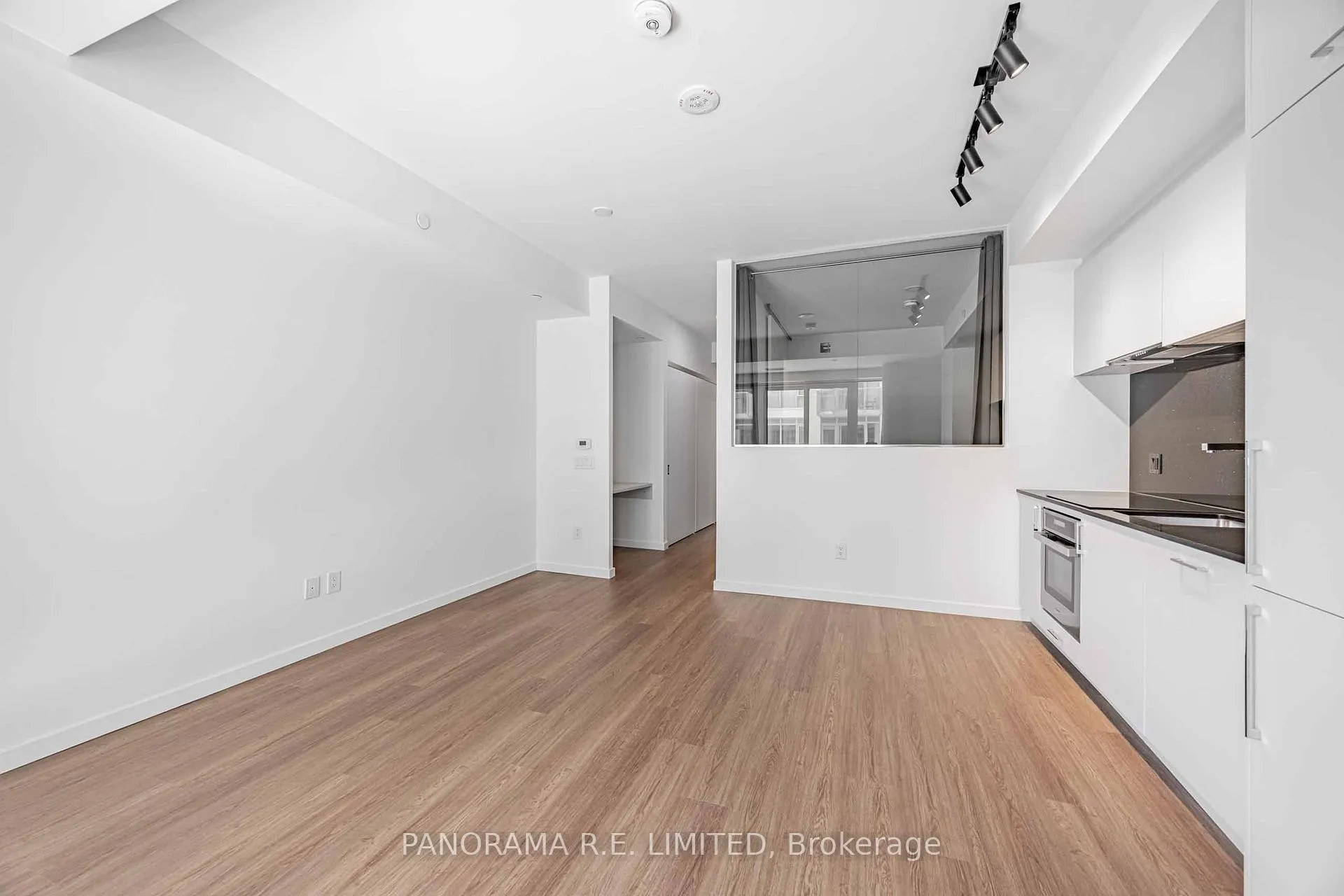 Photo 4 of Unit 305, 689 The Queensway, Etobicoke, Stonegate-Queensway — HOMEH