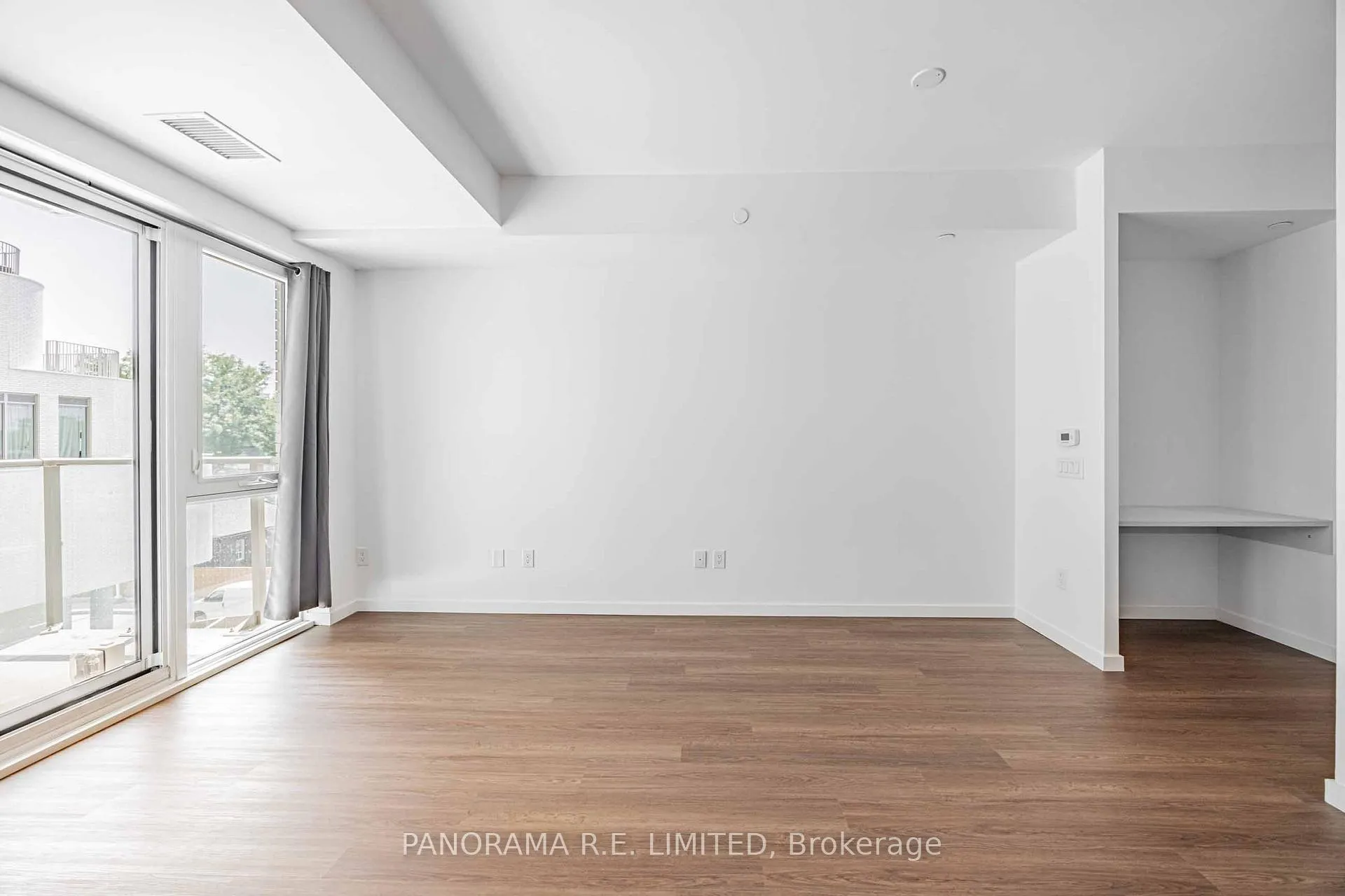 Photo 8 of Unit 305, 689 The Queensway, Etobicoke, Stonegate-Queensway — HOMEH
