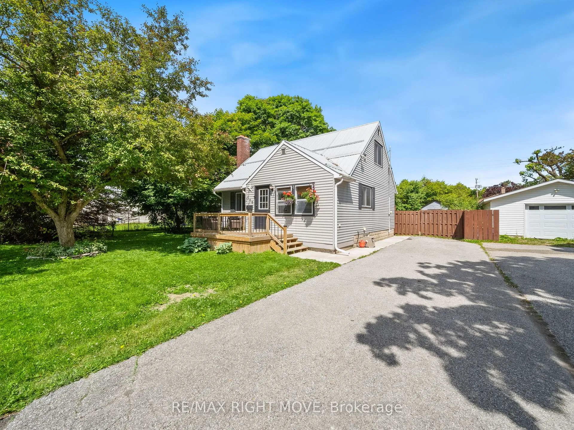 Photo 2 of 306 Franklin Street, Orillia — HOMEH
