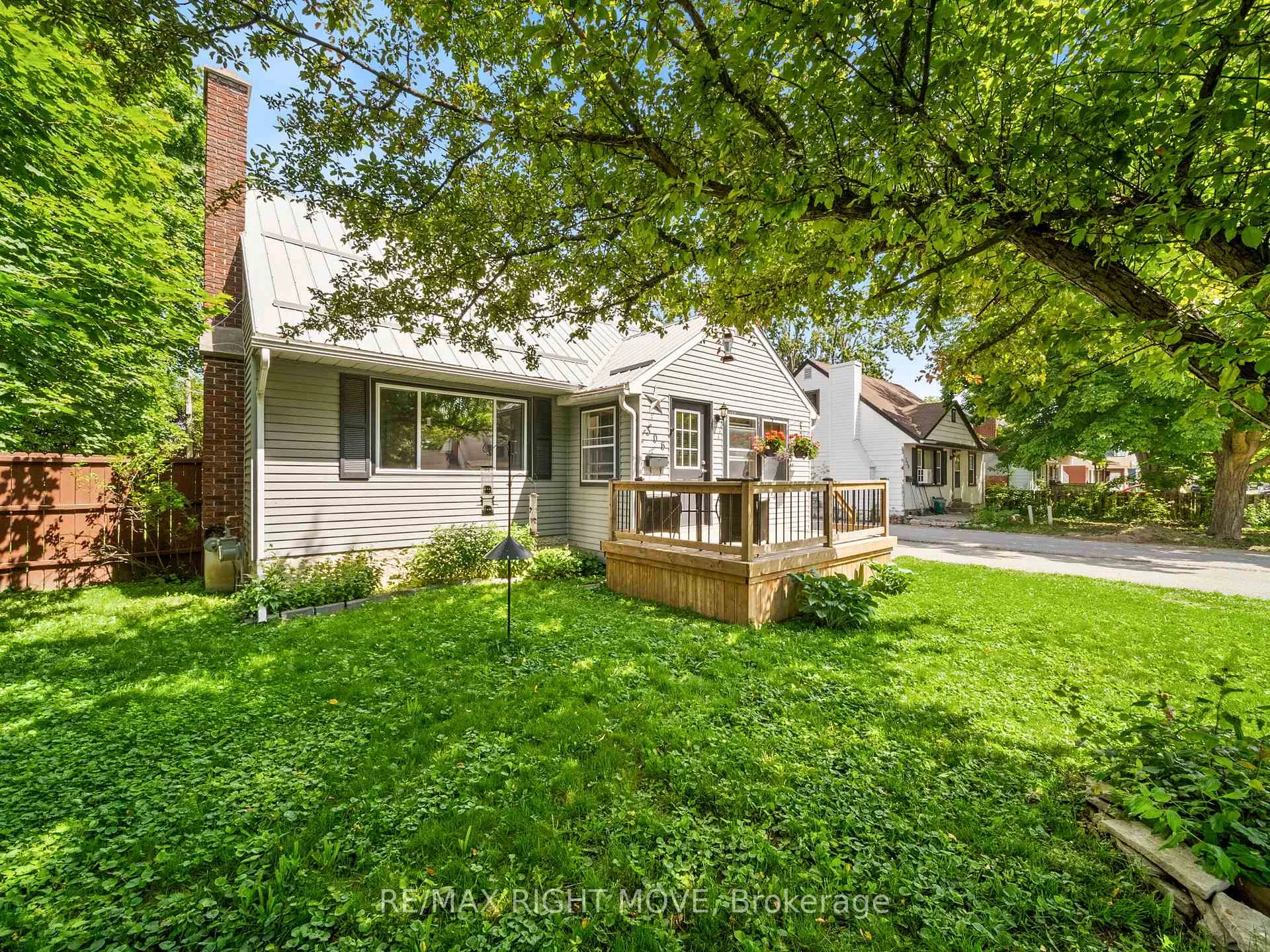 Photo 3 of 306 Franklin Street, Orillia — HOMEH