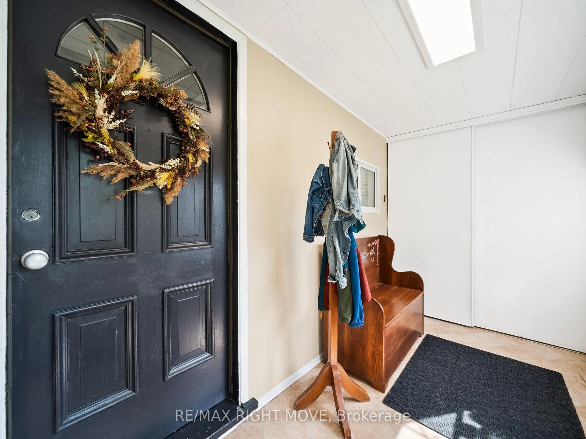 Photo 4 of 306 Franklin Street, Orillia — HOMEH