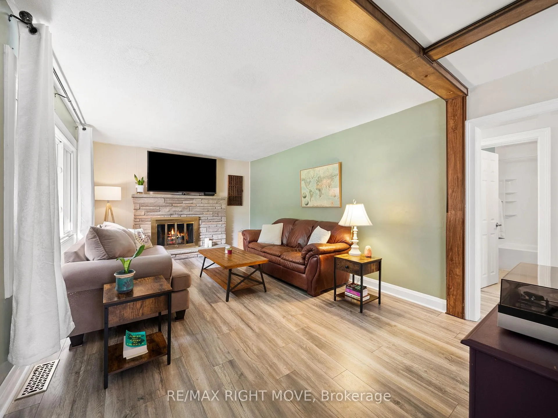 Photo 8 of 306 Franklin Street, Orillia — HOMEH