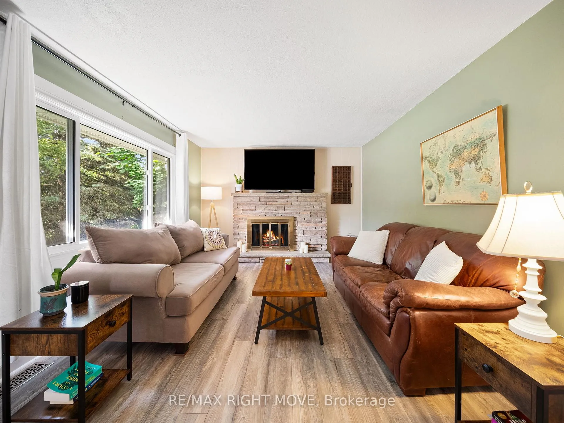 Photo 9 of 306 Franklin Street, Orillia — HOMEH
