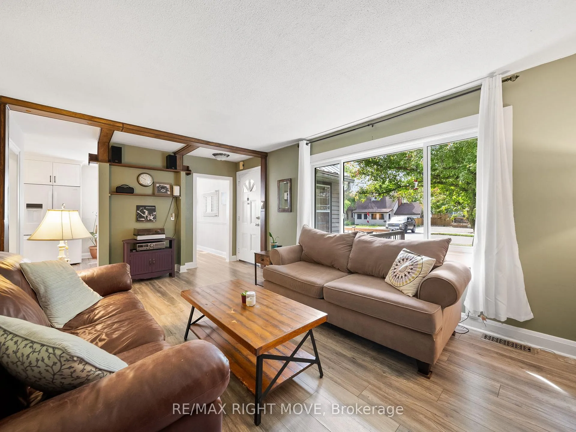 Photo 11 of 306 Franklin Street, Orillia — HOMEH