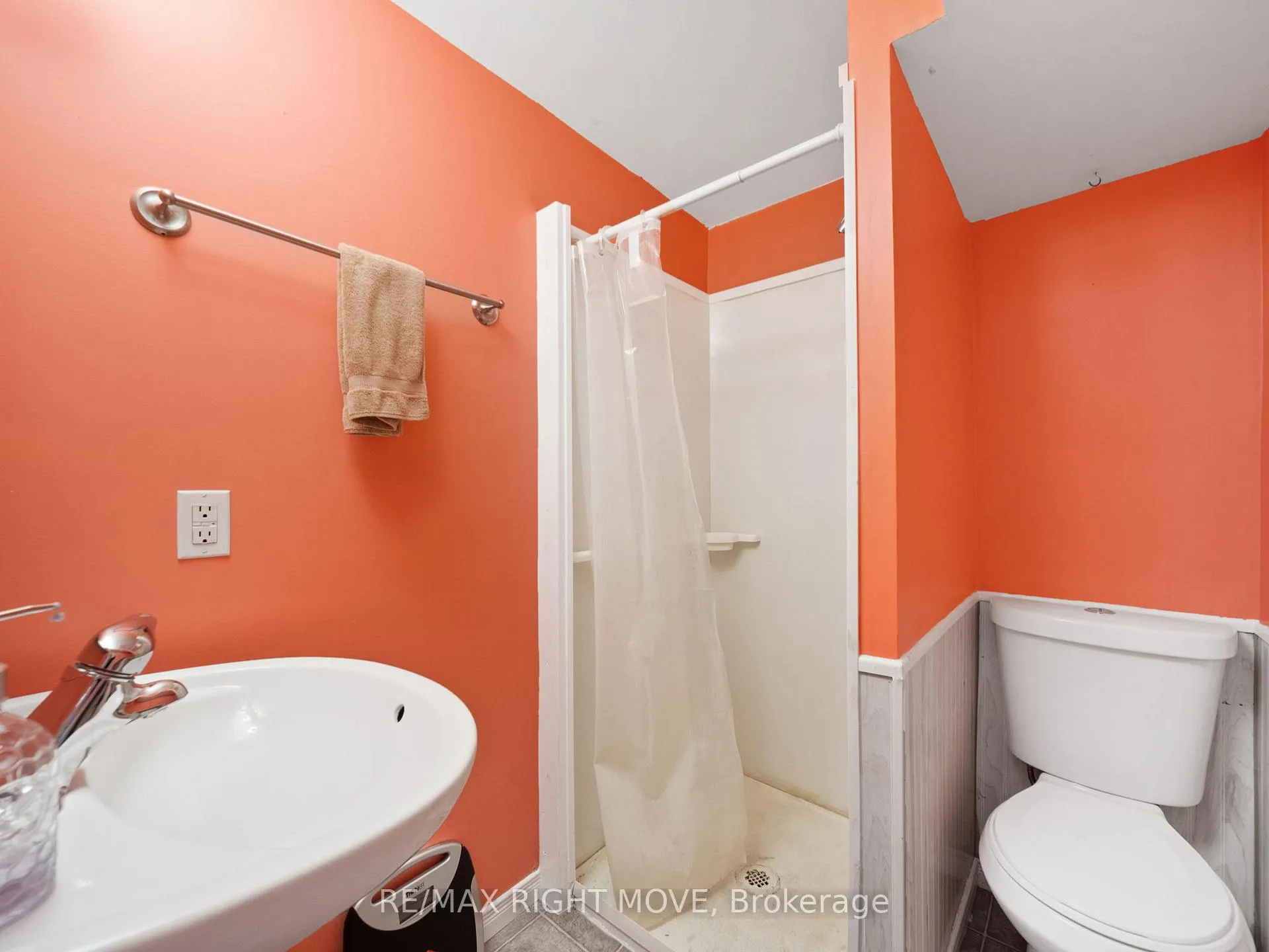 Photo 34 of 306 Franklin Street, Orillia — HOMEH
