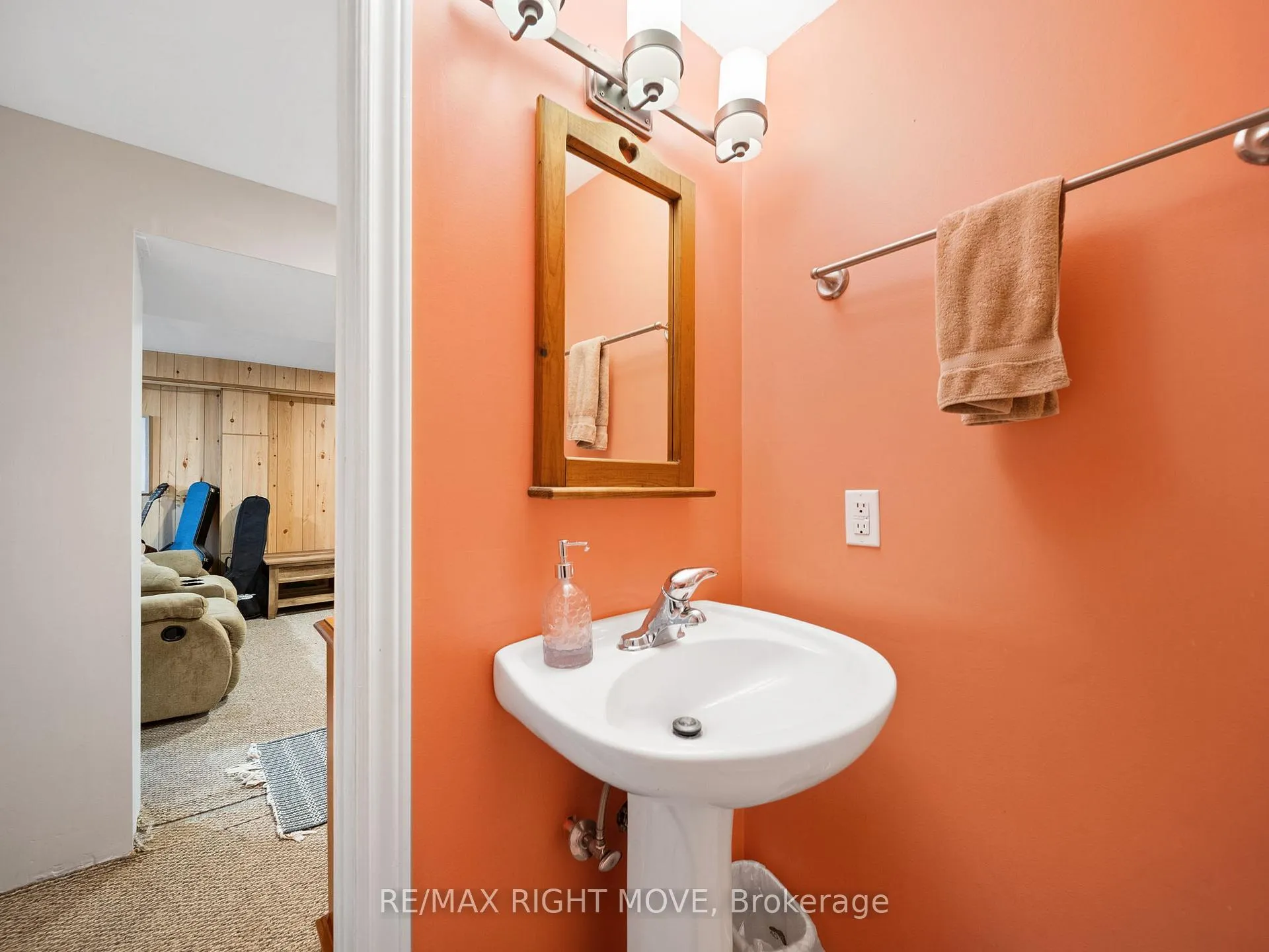 Photo 35 of 306 Franklin Street, Orillia — HOMEH