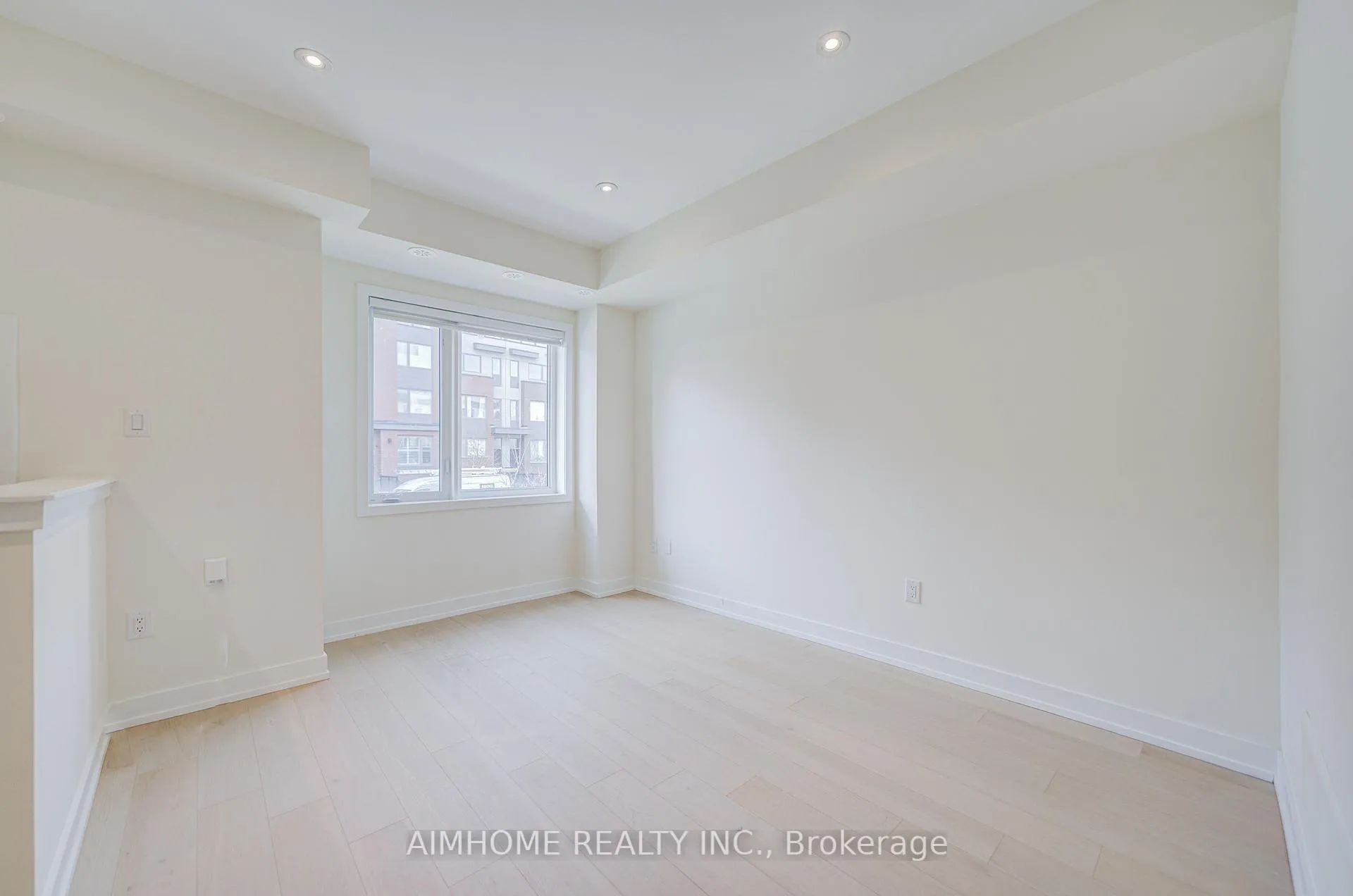 Photo 4 of 135 Frederick Tisdale Drive, North York, Downsview-Roding-CFB — HOMEH