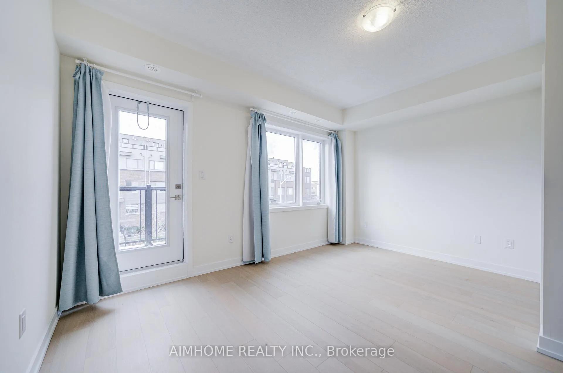 Photo 13 of 135 Frederick Tisdale Drive, North York, Downsview-Roding-CFB — HOMEH