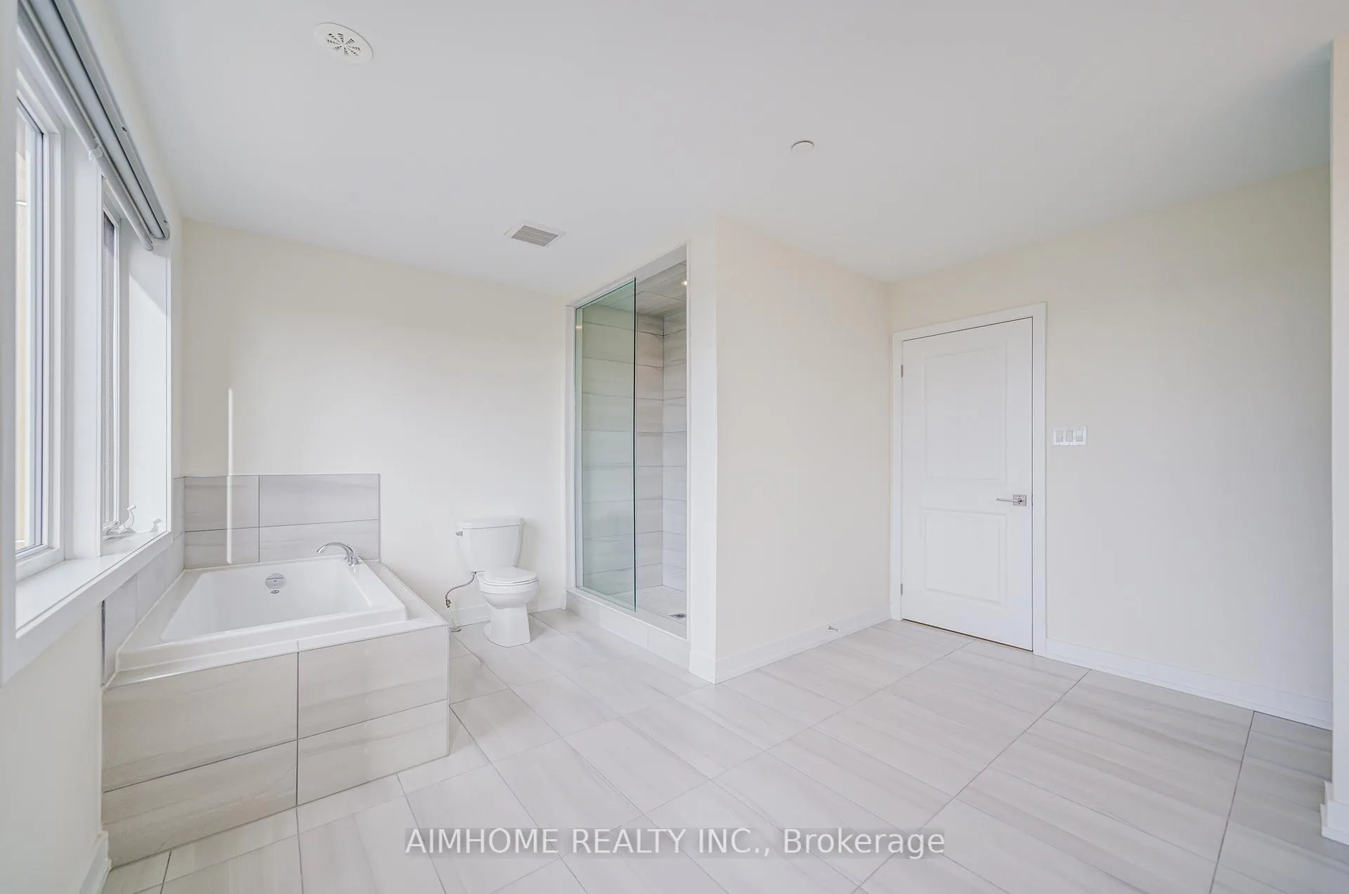 Photo 32 of 135 Frederick Tisdale Drive, North York, Downsview-Roding-CFB — HOMEH