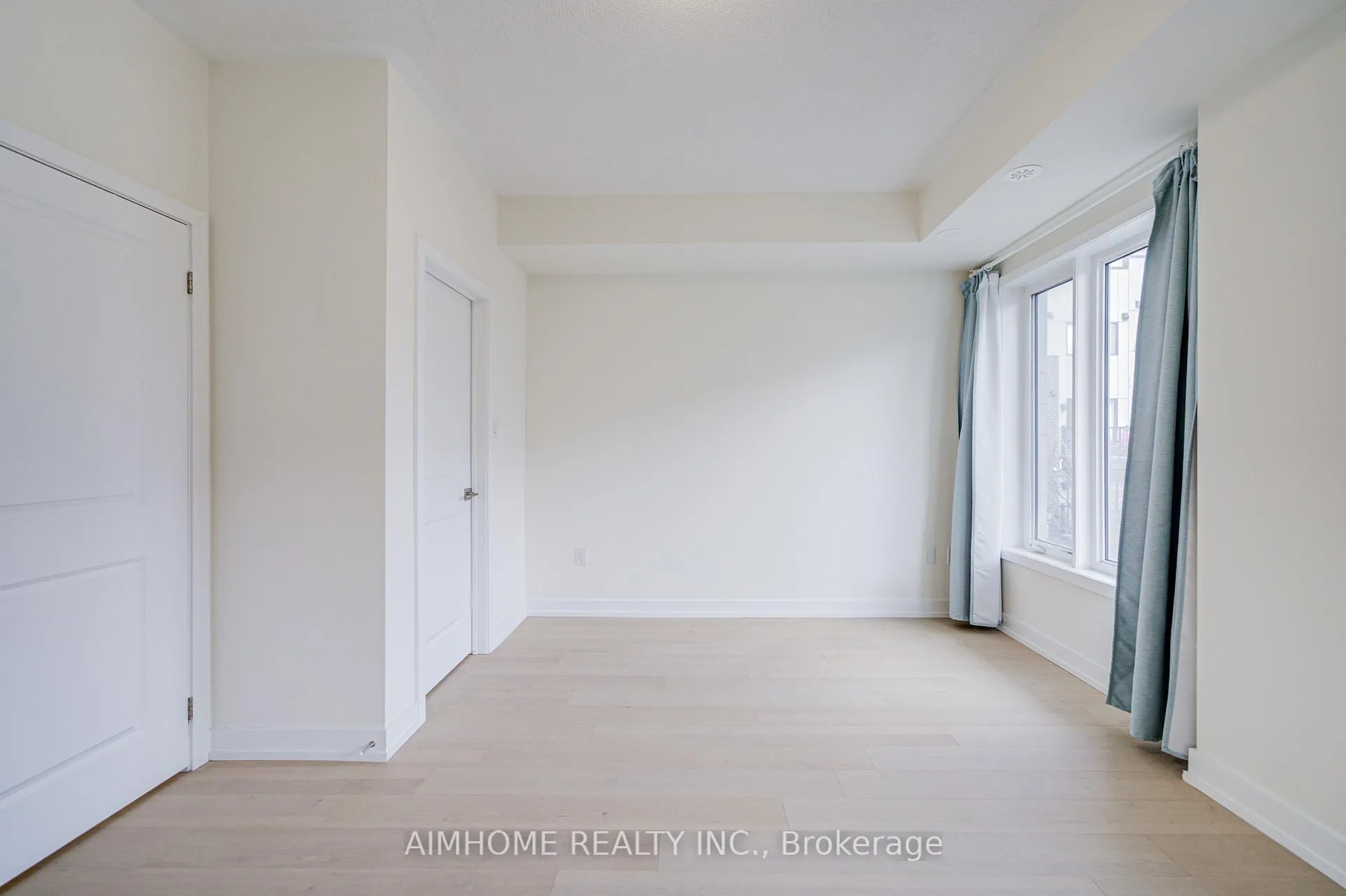 Photo 36 of 135 Frederick Tisdale Drive, North York, Downsview-Roding-CFB — HOMEH