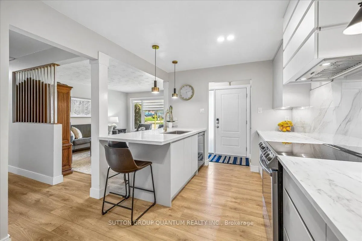 Photo 5 of 63 Algoma Drive, Guelph, Victoria North — HOMEH