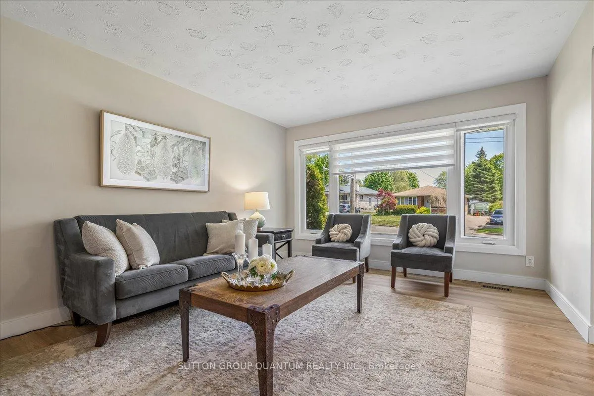 Photo 12 of 63 Algoma Drive, Guelph, Victoria North — HOMEH