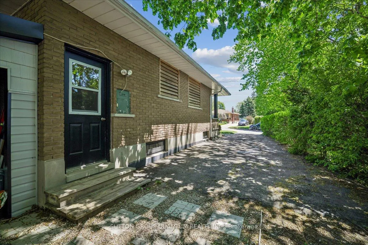 Photo 30 of 63 Algoma Drive, Guelph, Victoria North — HOMEH