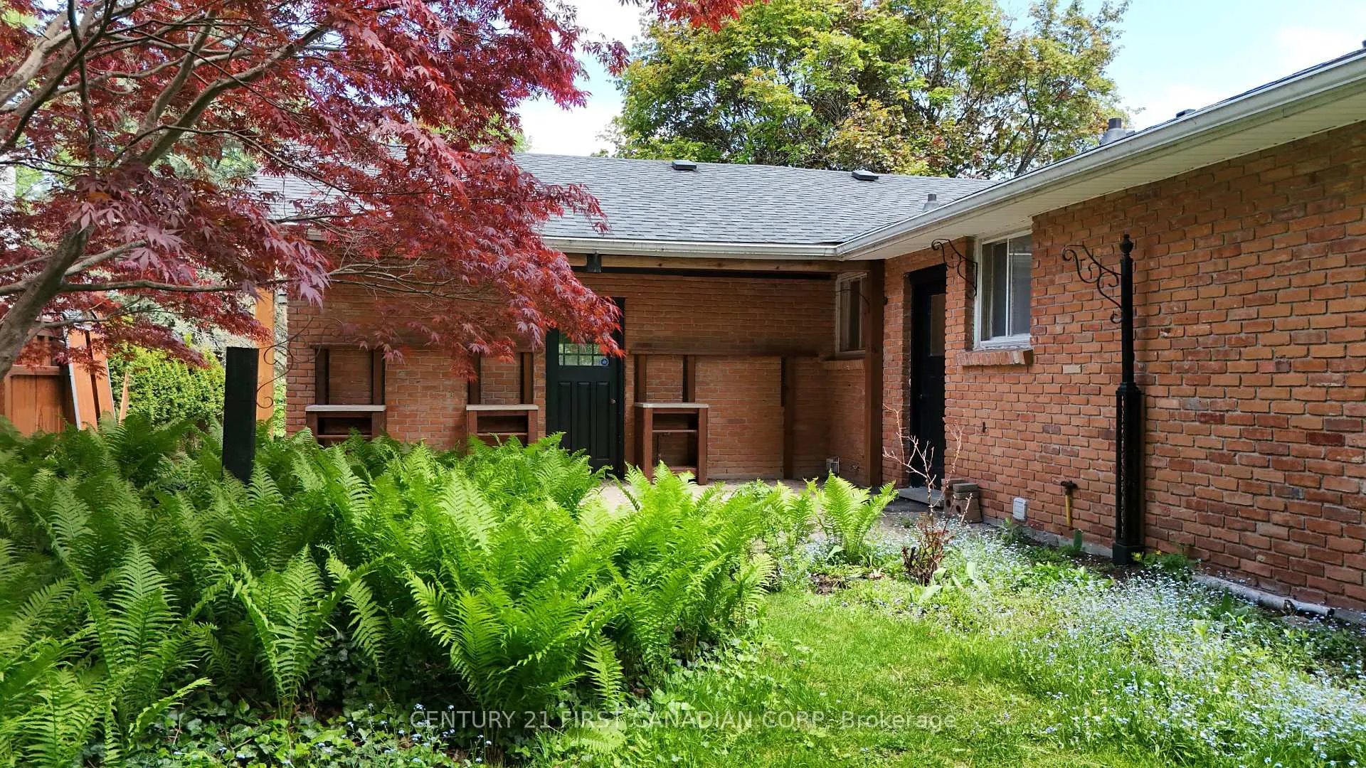 Photo 4 of 35 Benson Crescent, London, North H — HOMEH