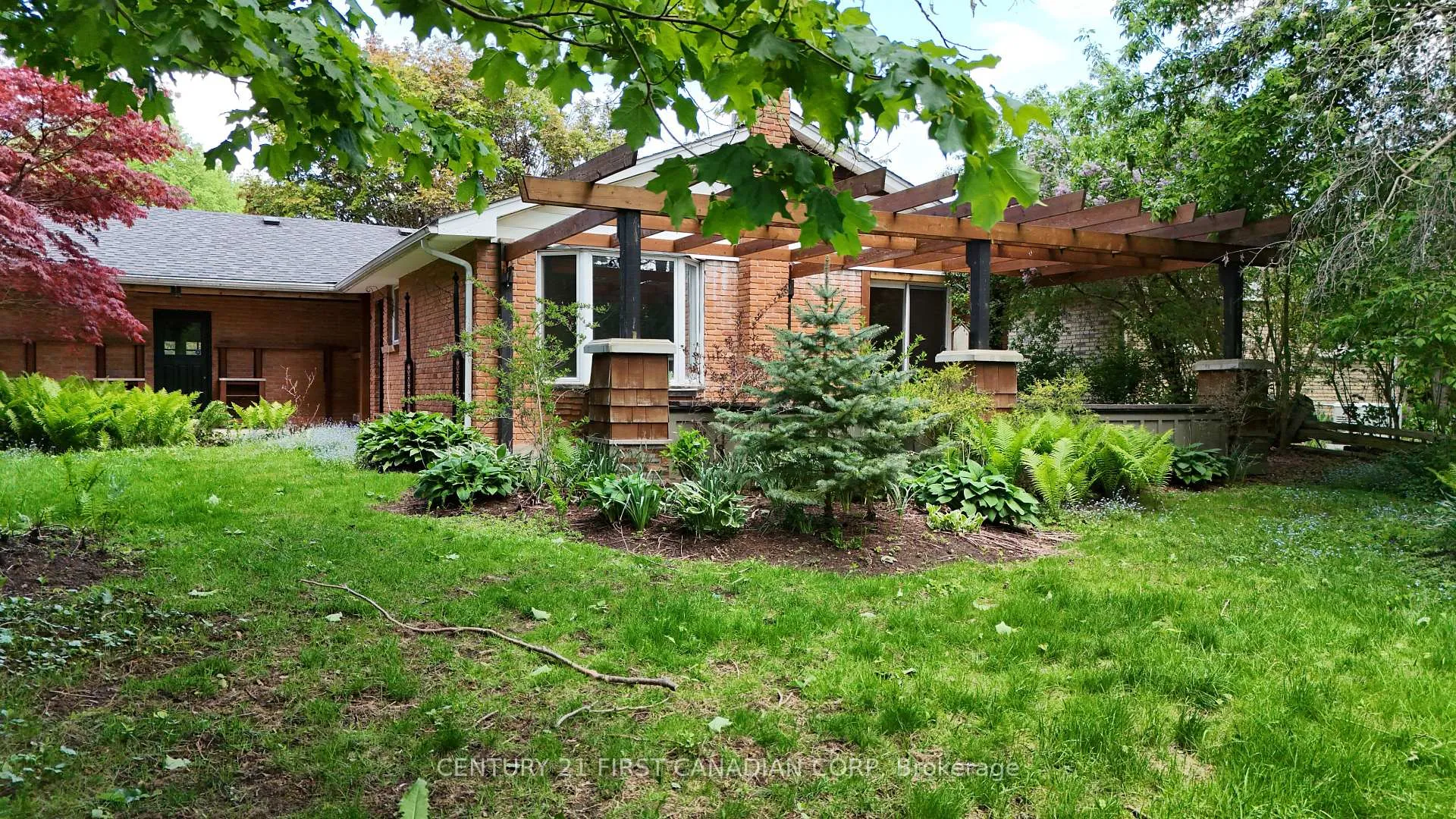 Photo 7 of 35 Benson Crescent, London, North H — HOMEH