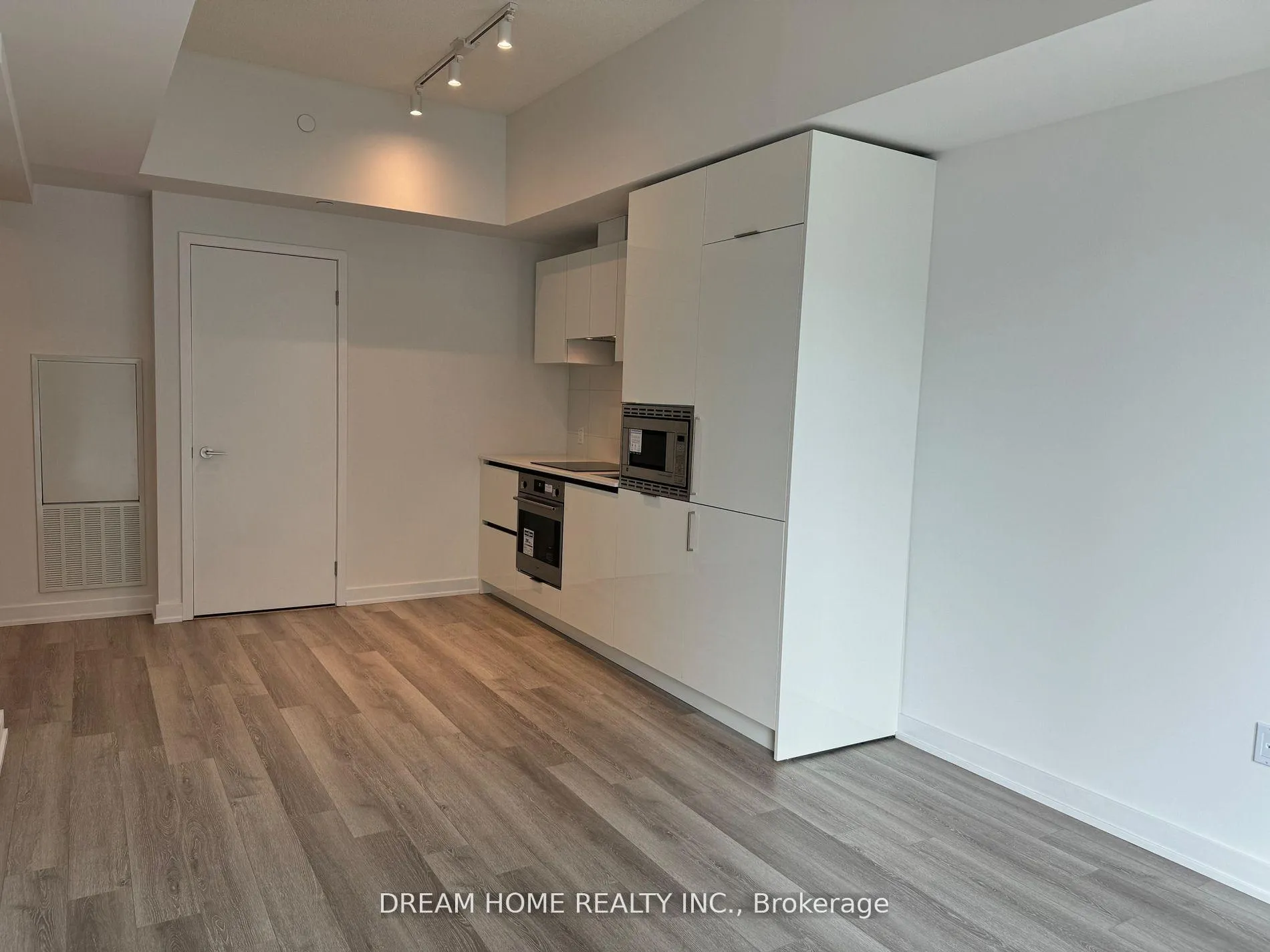 Photo 2 of Unit 1807, 238 Simcoe Street, Toronto, Kensington-Chinatown — HOMEH