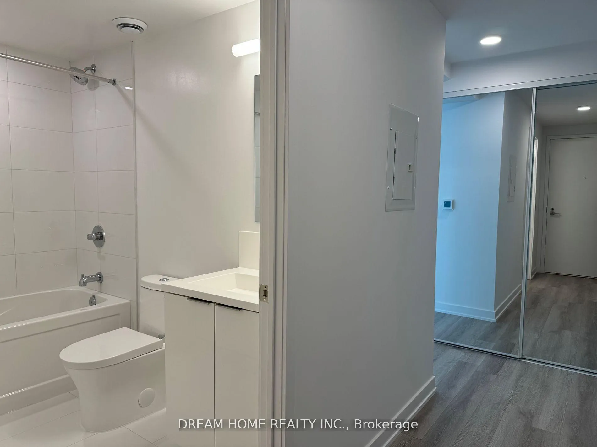 Photo 3 of Unit 1807, 238 Simcoe Street, Toronto, Kensington-Chinatown — HOMEH