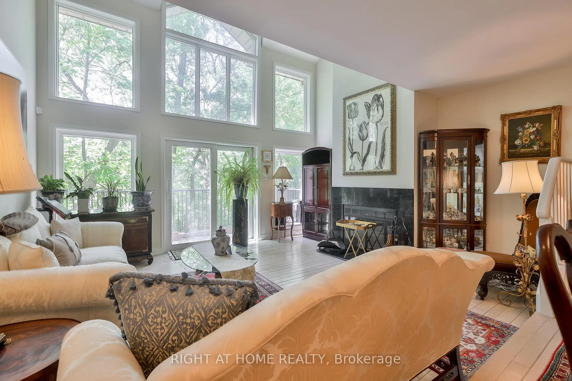 Photo 3 of Unit 9, 18 Doncrest Road, Toronto, Playter Estates-Danforth — HOMEH
