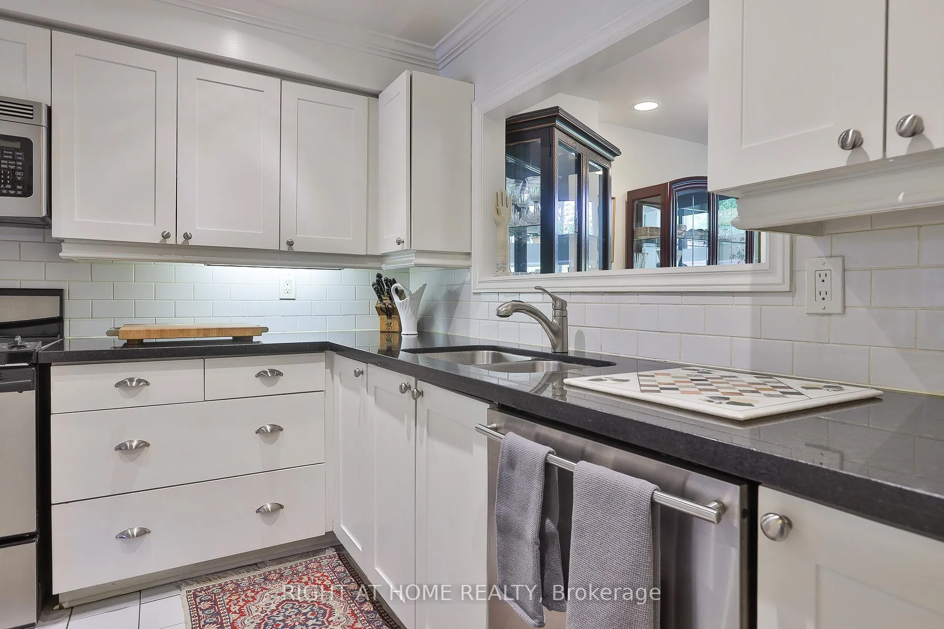 Photo 7 of Unit 9, 18 Doncrest Road, Toronto, Playter Estates-Danforth — HOMEH