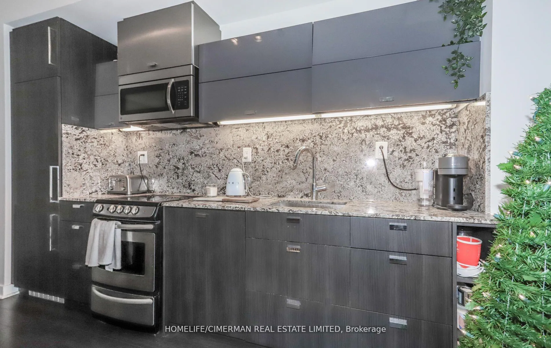 Photo 8 of Unit 2812, 290 Adelaide Street W, Toronto, Waterfront Communities — HOMEH