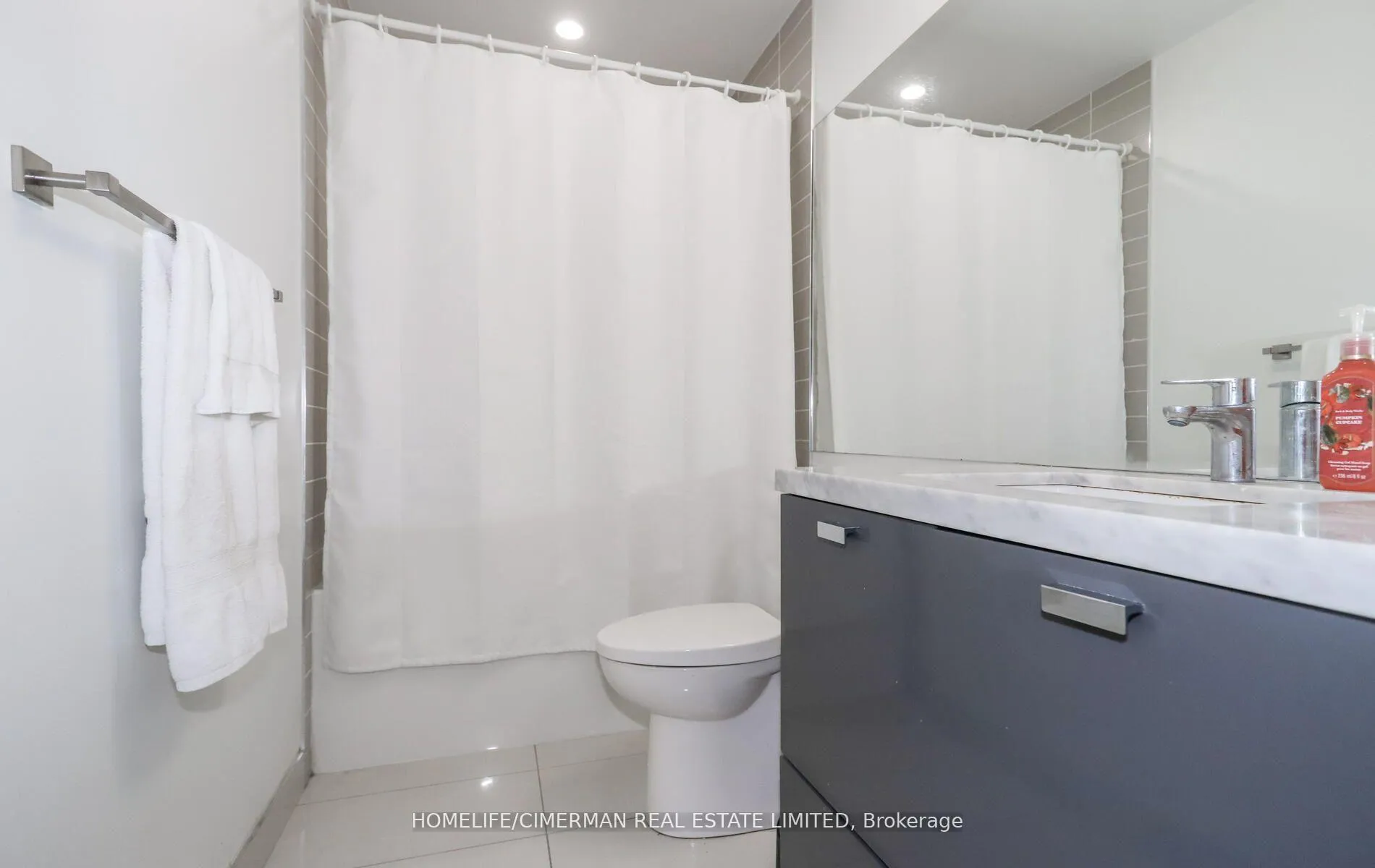 Photo 16 of Unit 2812, 290 Adelaide Street W, Toronto, Waterfront Communities — HOMEH
