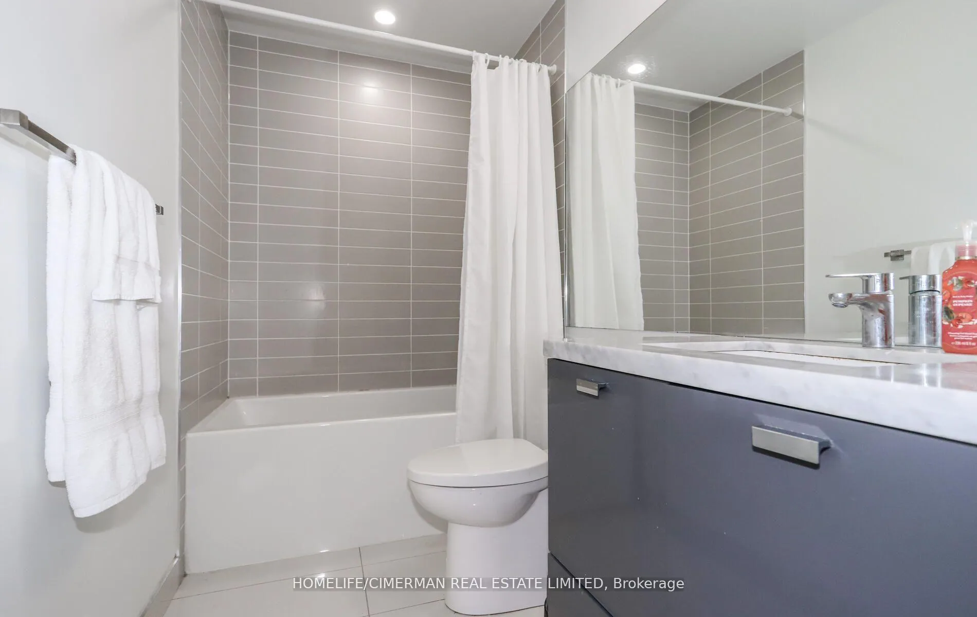 Photo 17 of Unit 2812, 290 Adelaide Street W, Toronto, Waterfront Communities — HOMEH