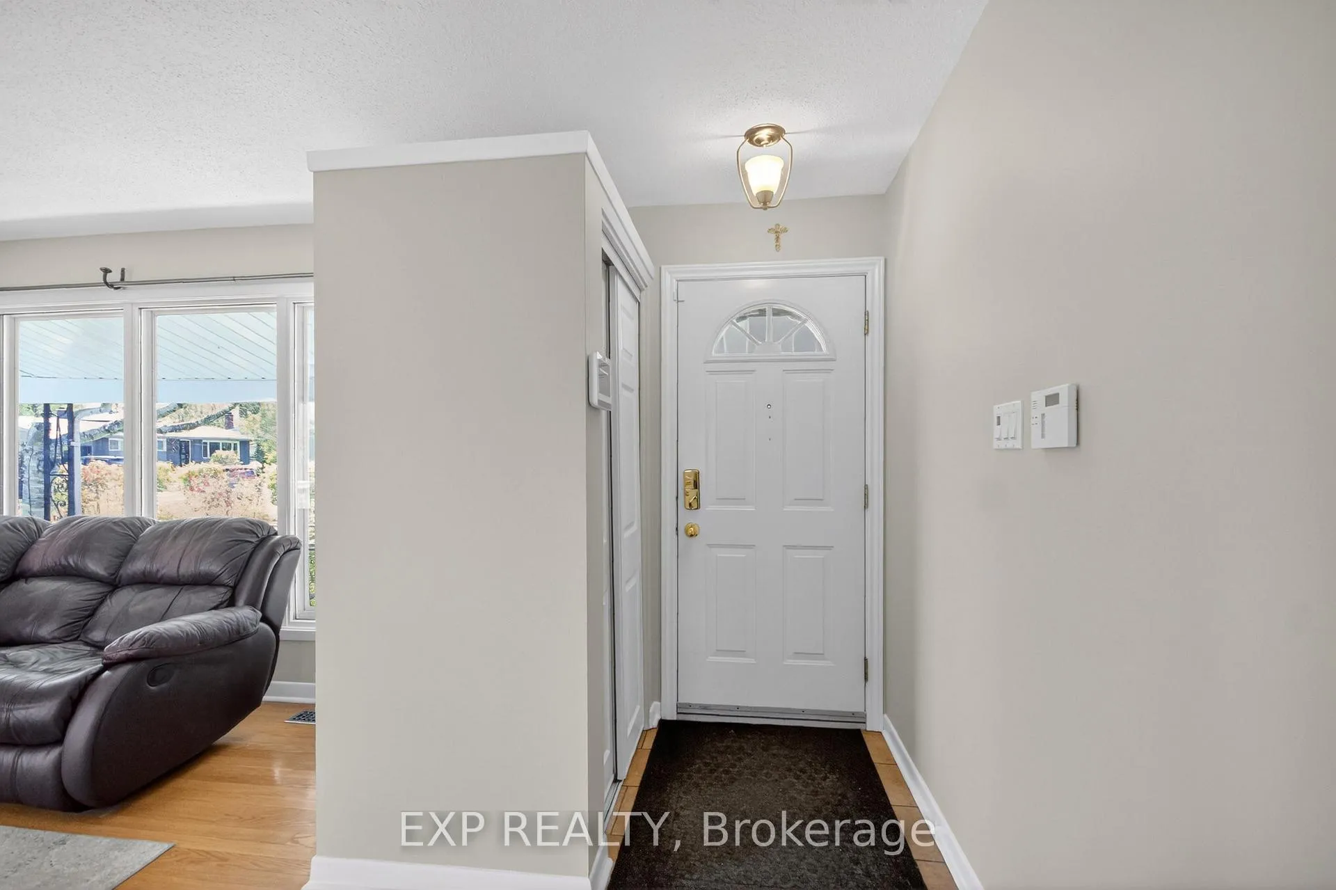 Photo 3 of 31 Barlyn Avenue, Ottawa, City View/Skyline/Fisher Heights/Parkwood Hills — HOMEH
